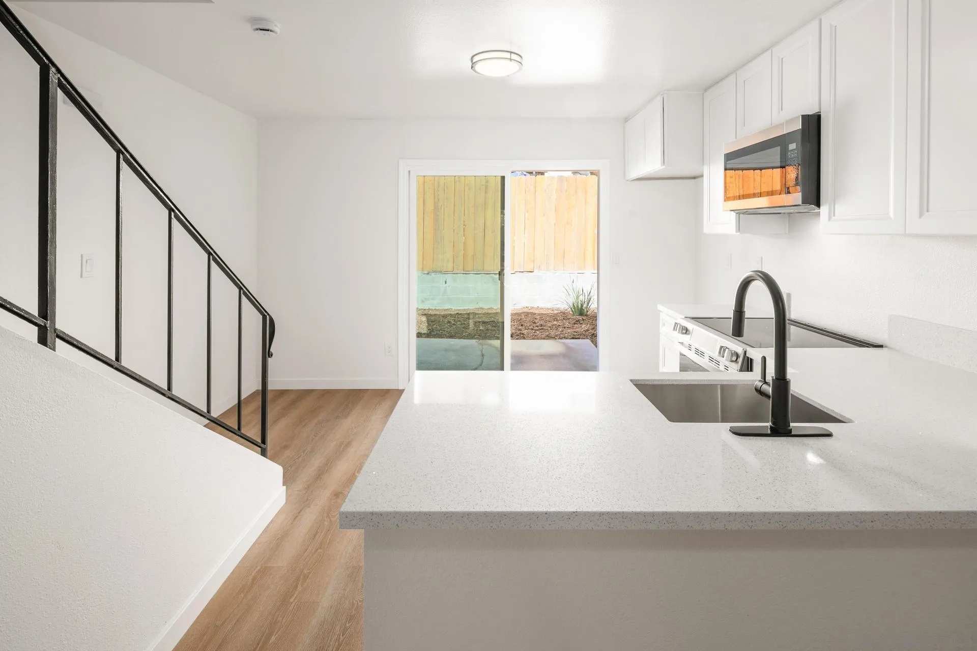 Photo #6: 240020569 Listing 