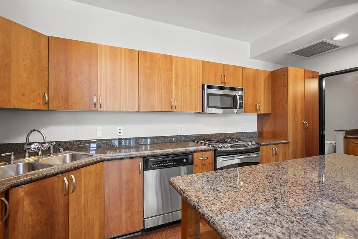 Photo #6: 240020581 Listing 