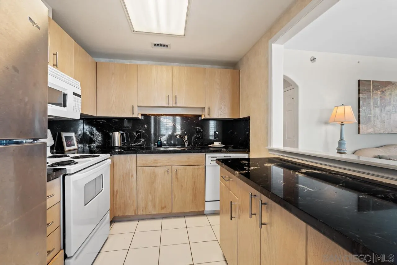 Photo #6: 240020605 Listing 