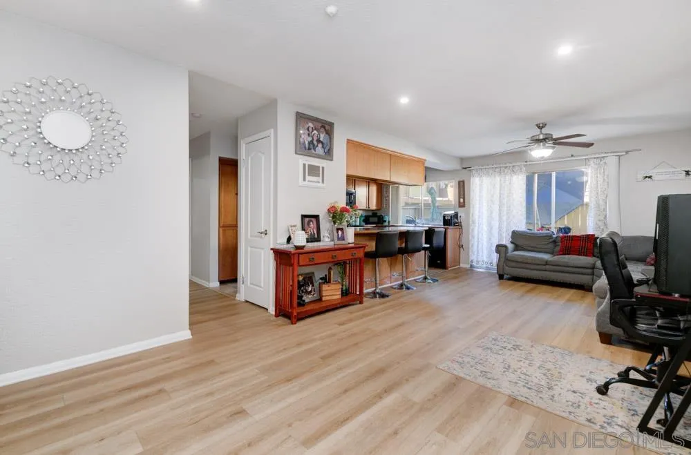 Photo #4: 240020610 Listing 