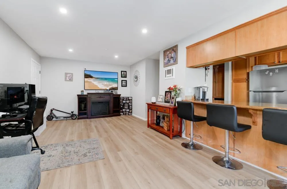 Photo #2: 240020610 Listing 