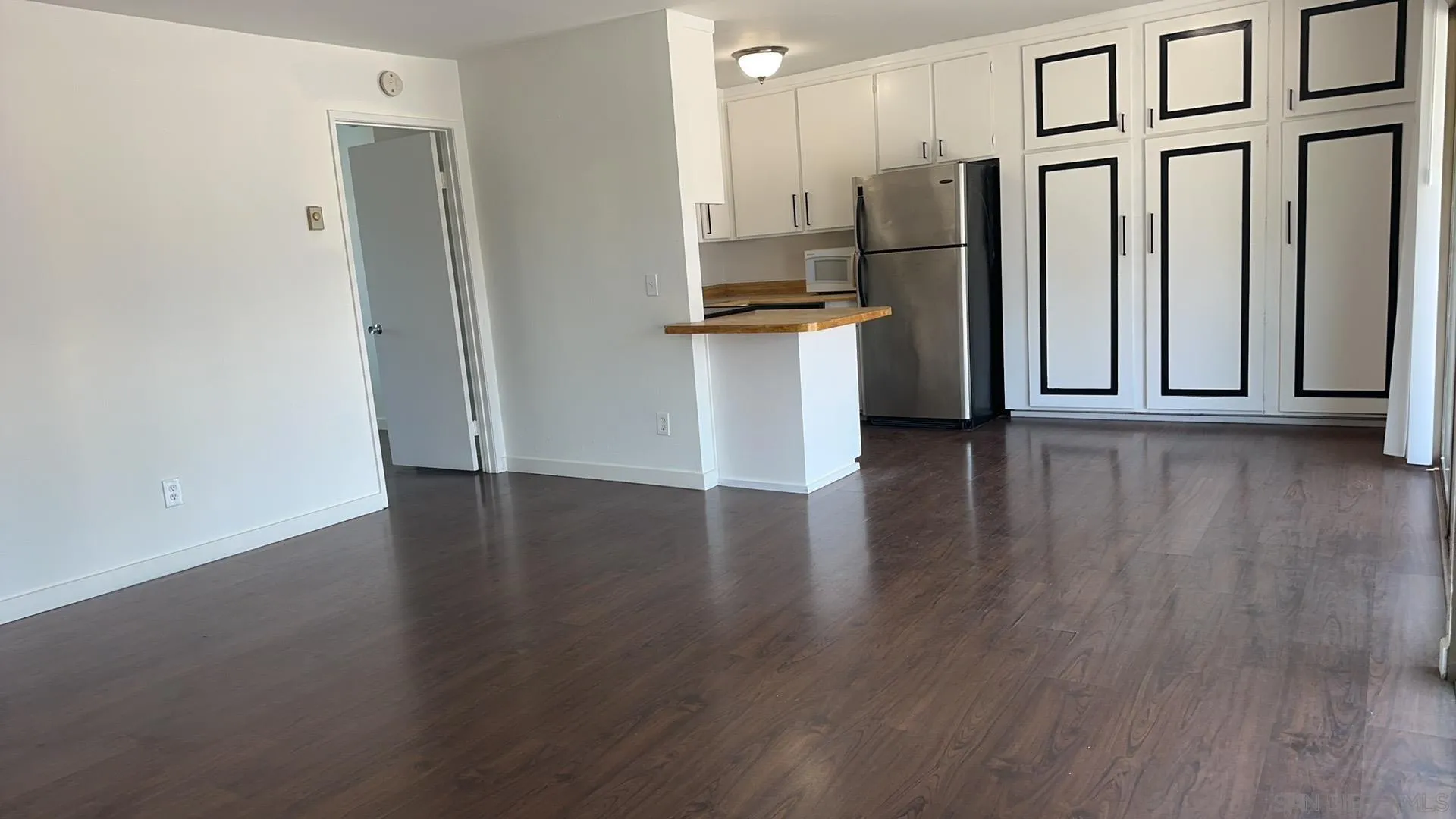 Photo #2: 240020675 Listing 