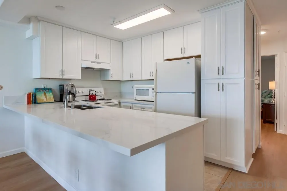 Photo #2: 240020685 Listing 