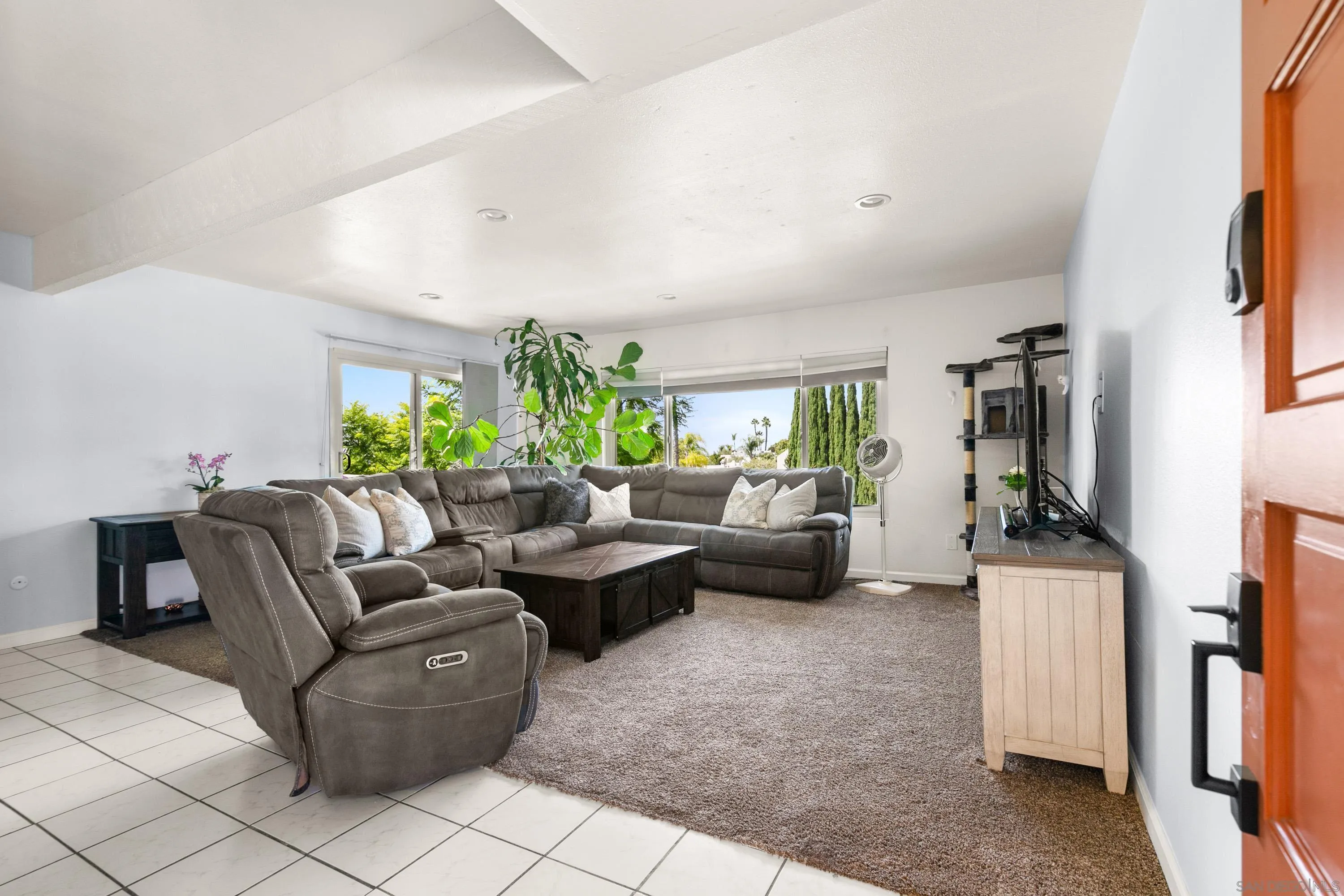Photo #2: 240020728 Listing 