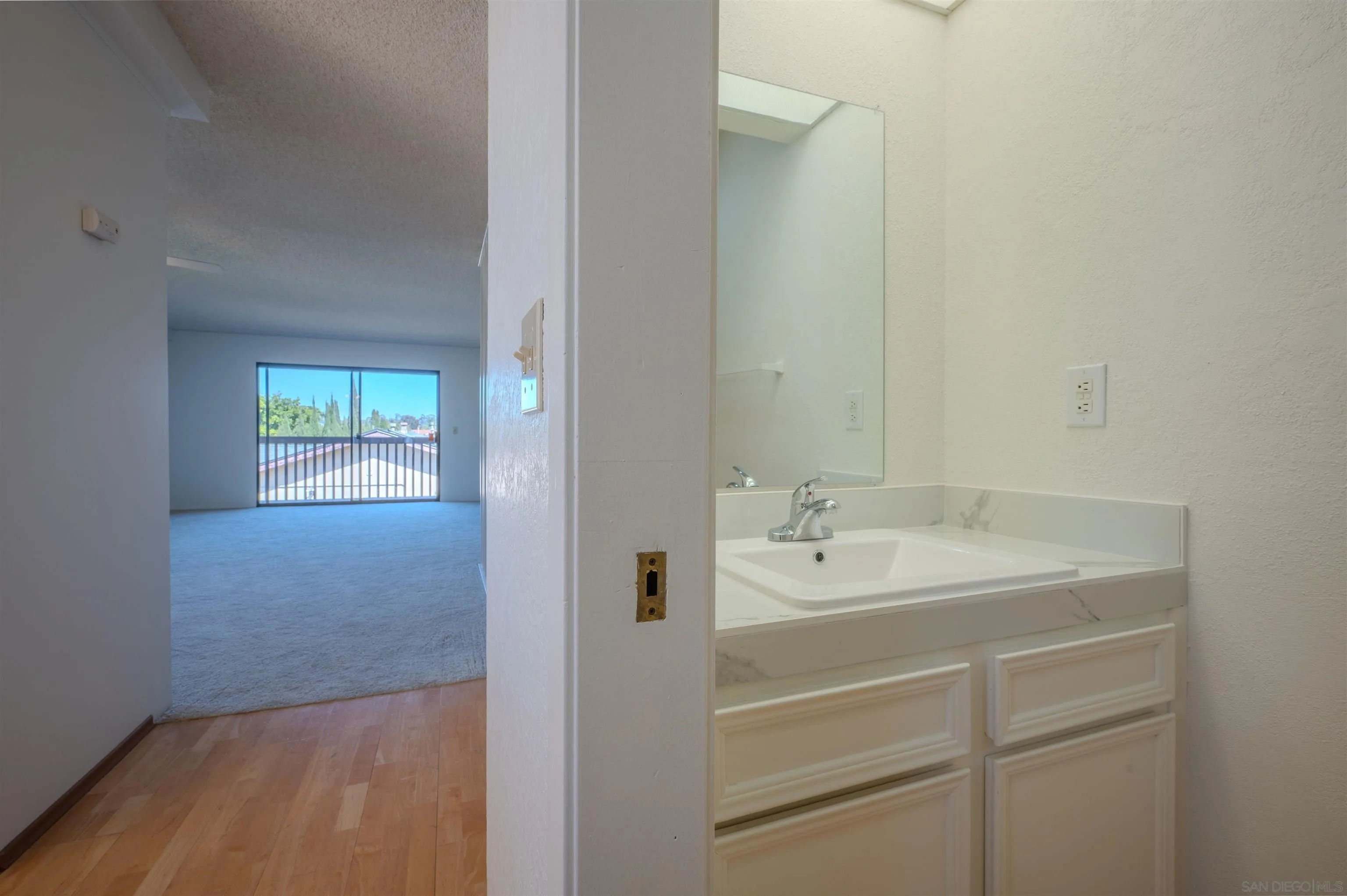 Photo #2: 240020823 Listing 
