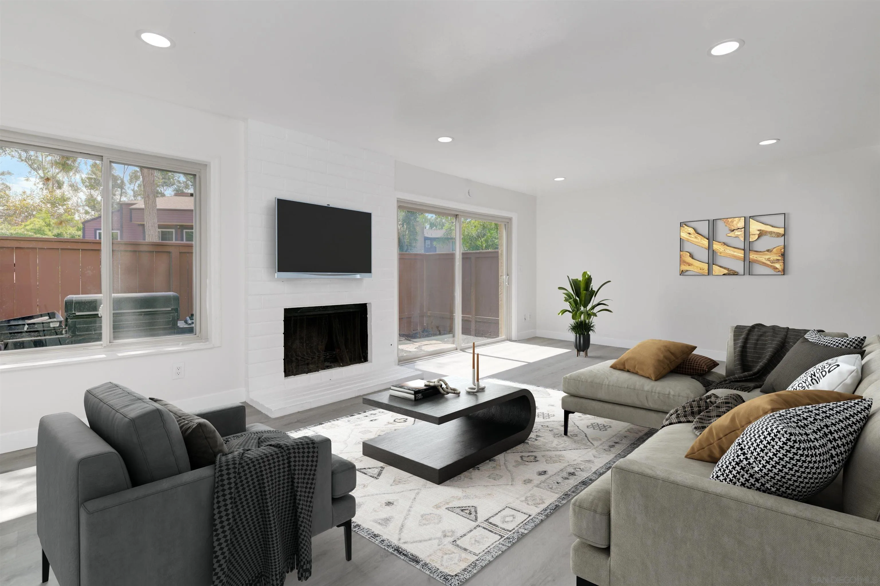 Photo #2: 240020852 Listing 