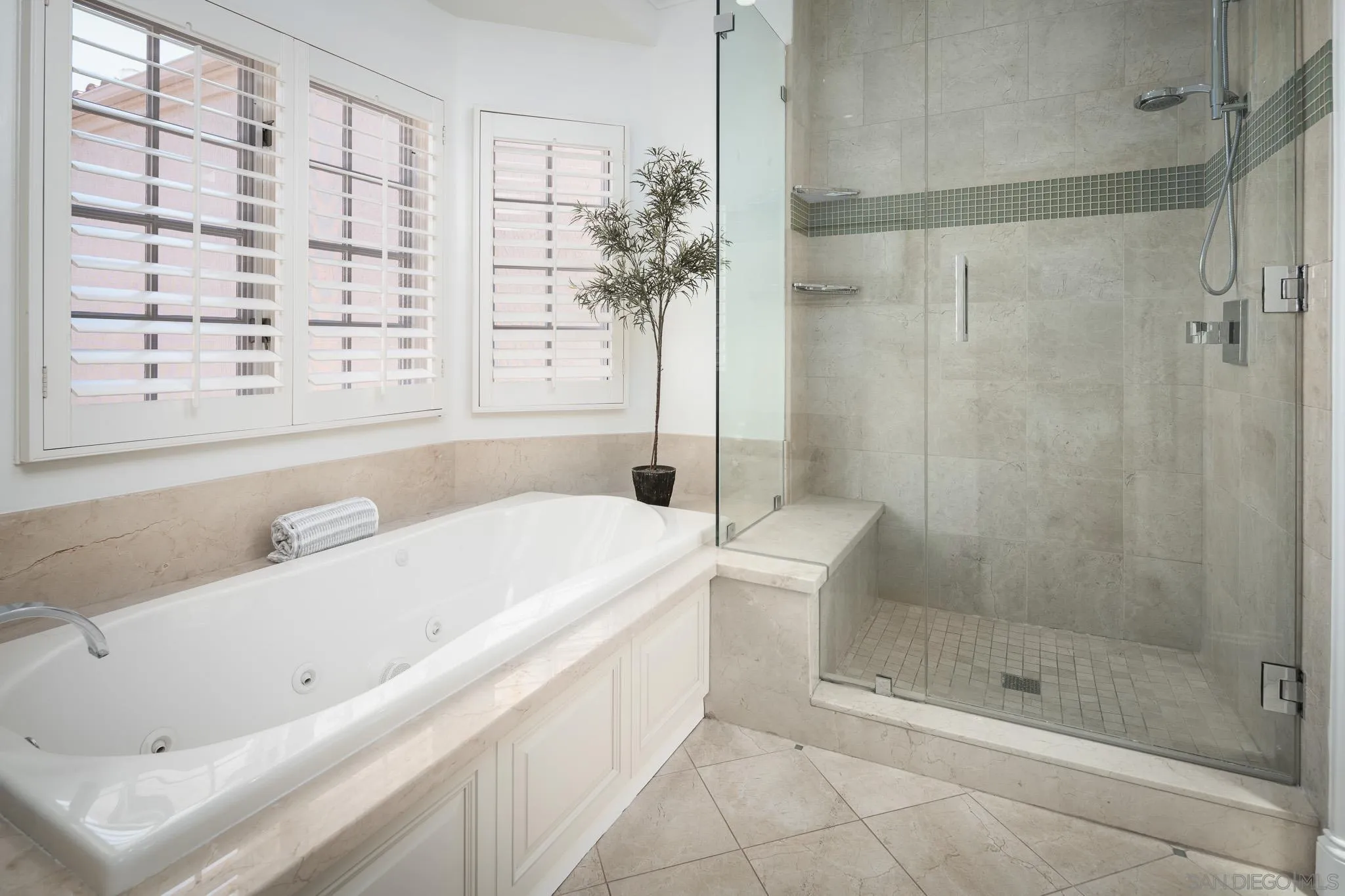 https://cdn.realtyfeed.com/cdn/0/240021010/52e2f8e9fa381b89865ab6ea96e15daf.webp
