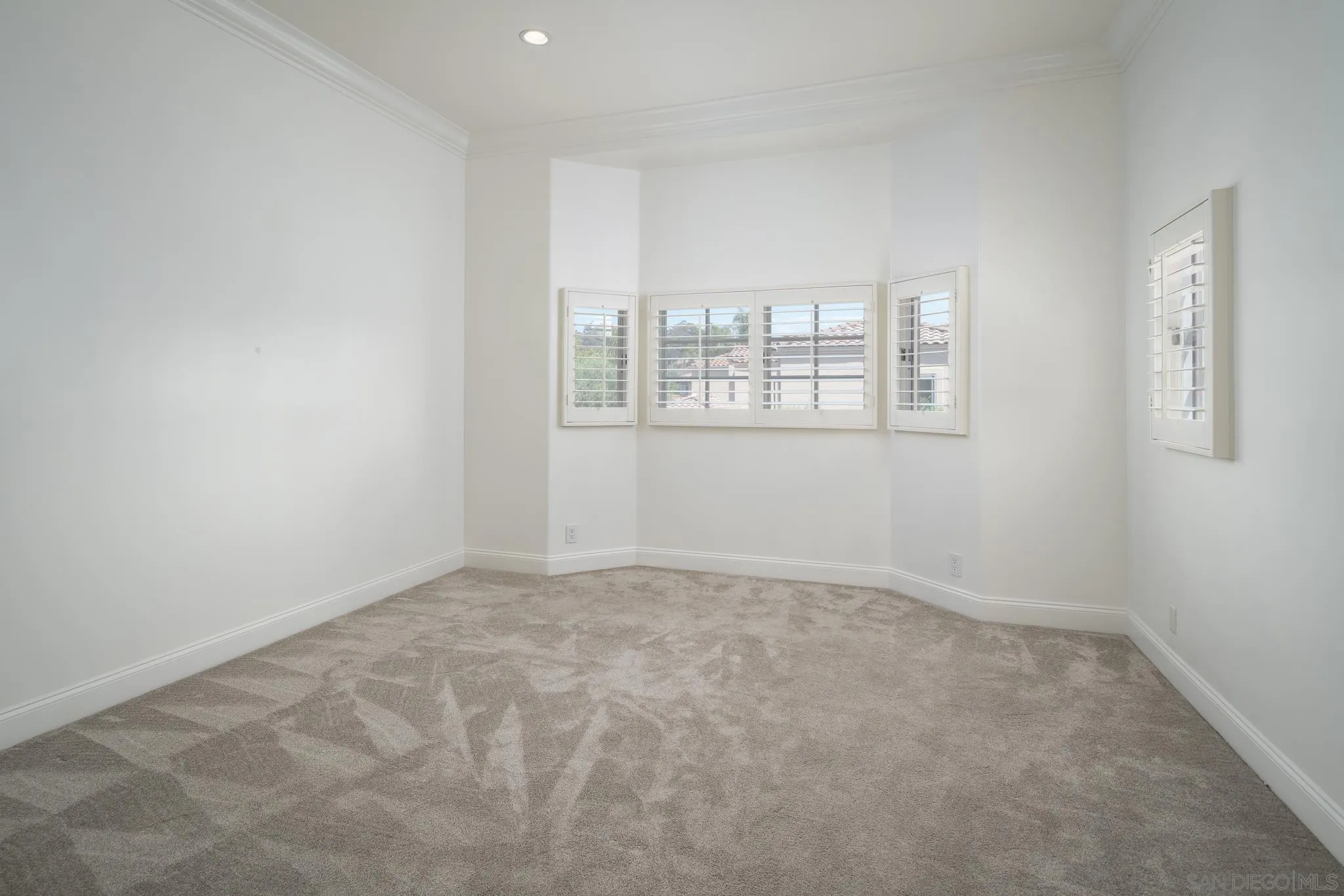 https://cdn.realtyfeed.com/cdn/0/240021010/e37c8d622601615c8f2a23de0620db02.webp