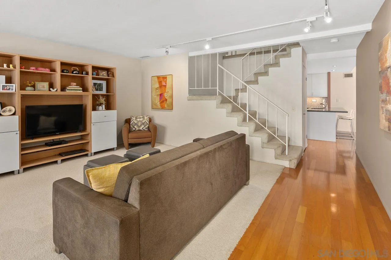 Photo #4: 240021072 Listing 