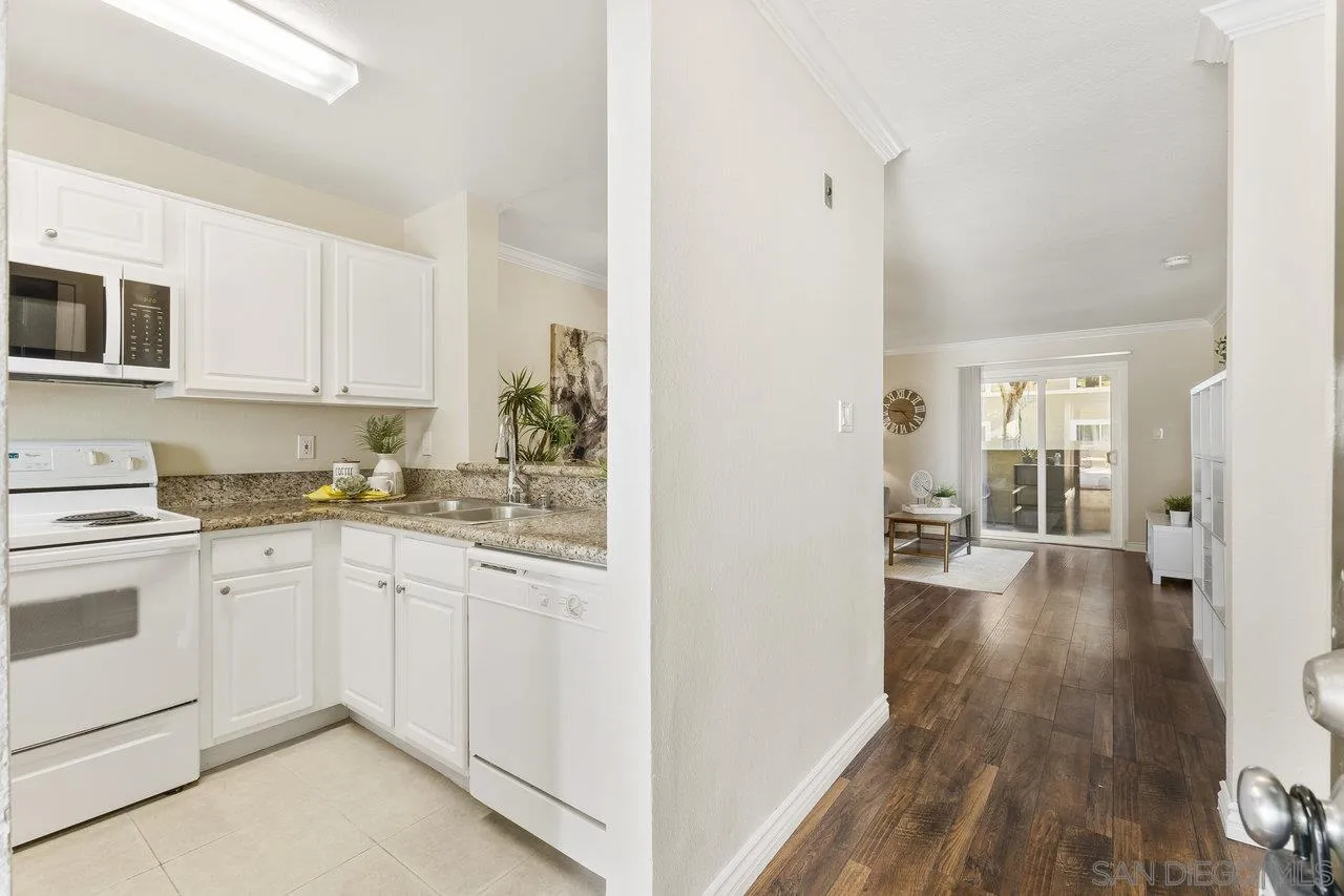 Photo #4: 240021100 Listing 