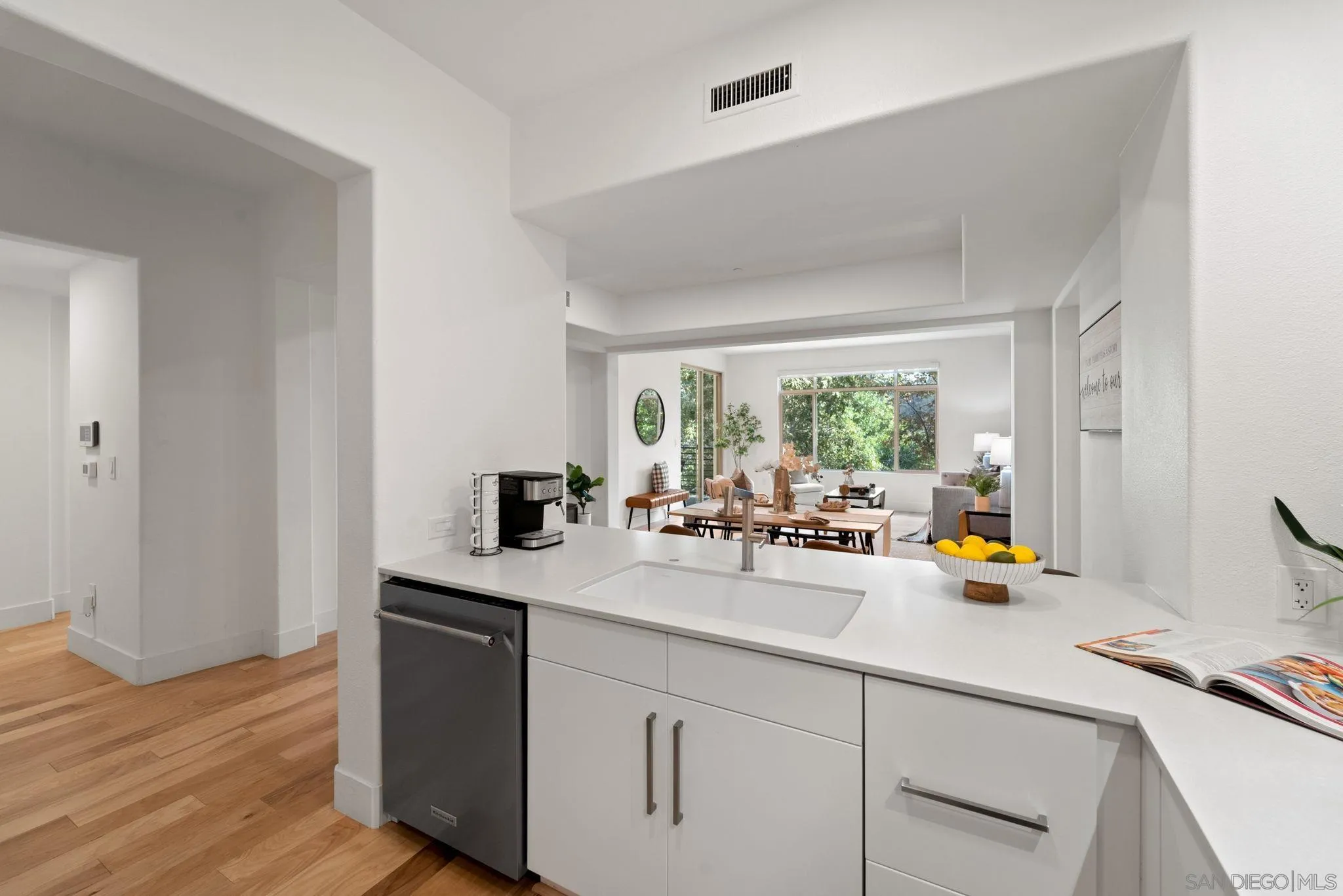 Photo #4: 240021268 Listing 