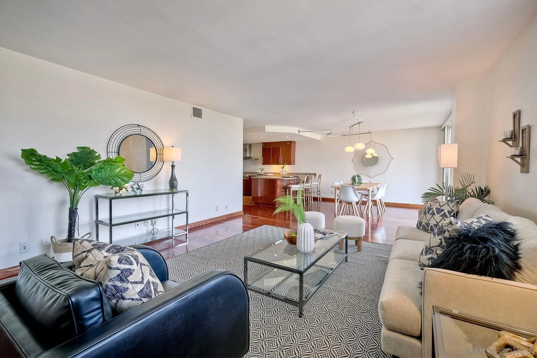 Photo #3: 240021318 Listing 
