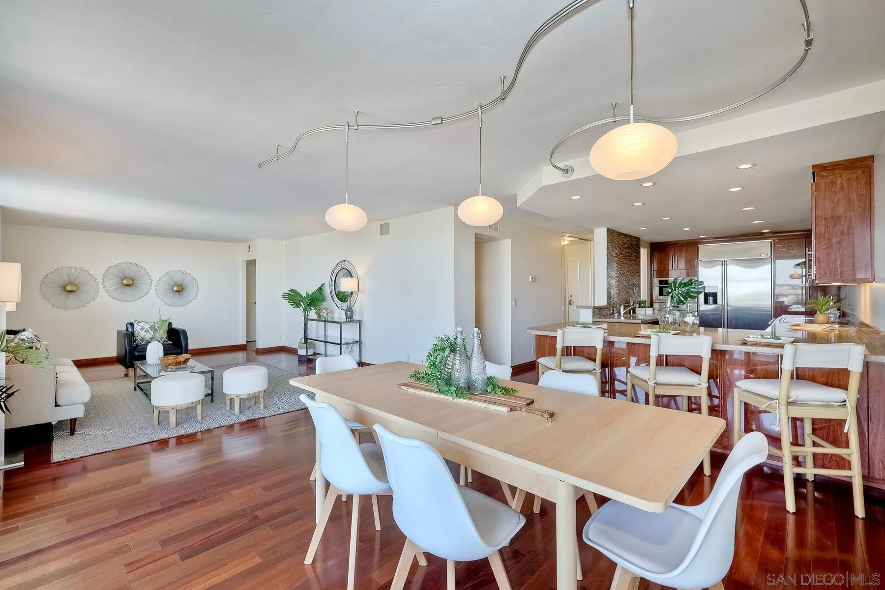 Photo #2: 240021318 Listing 