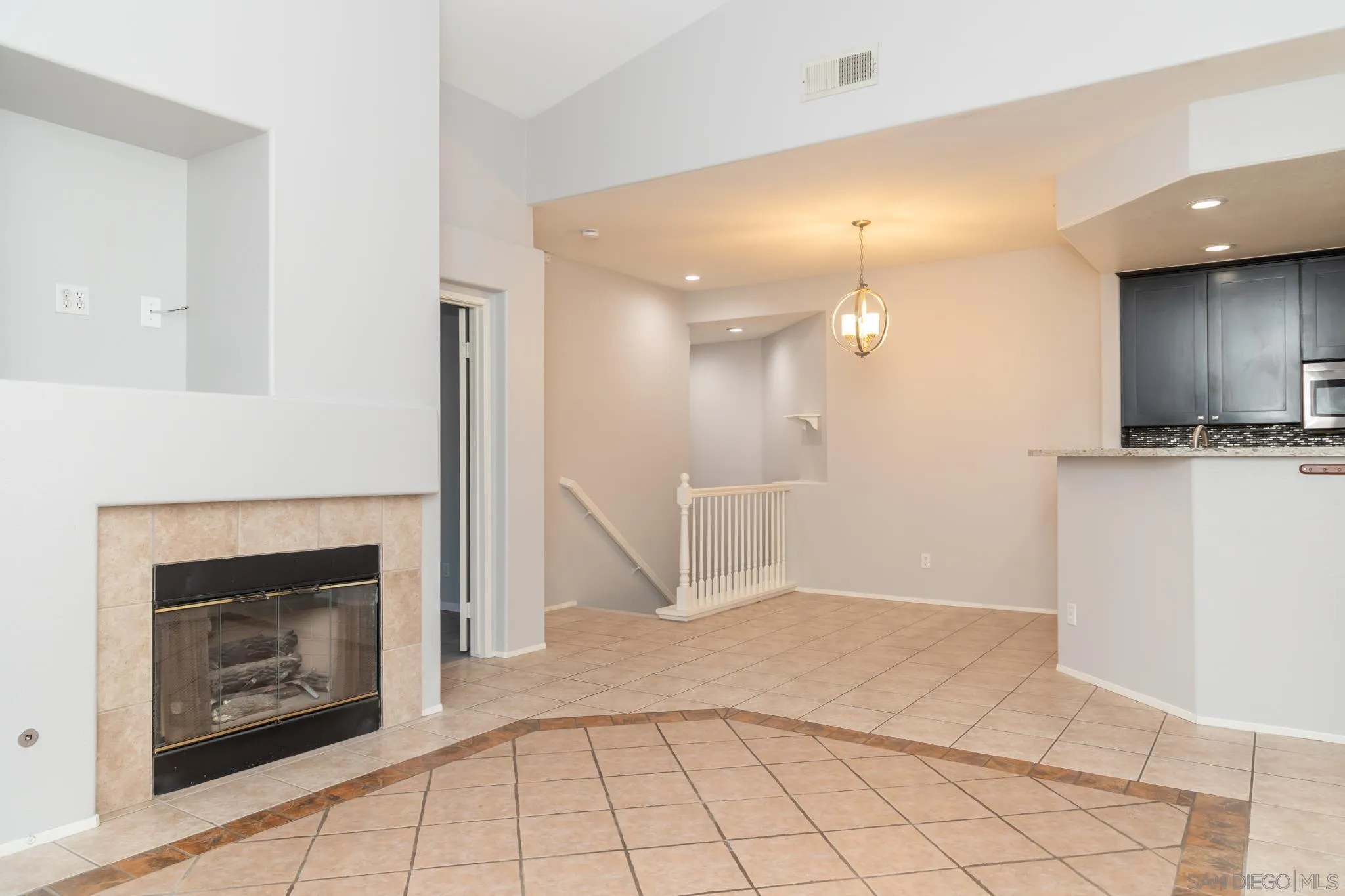Photo #6: 240021337 Listing 