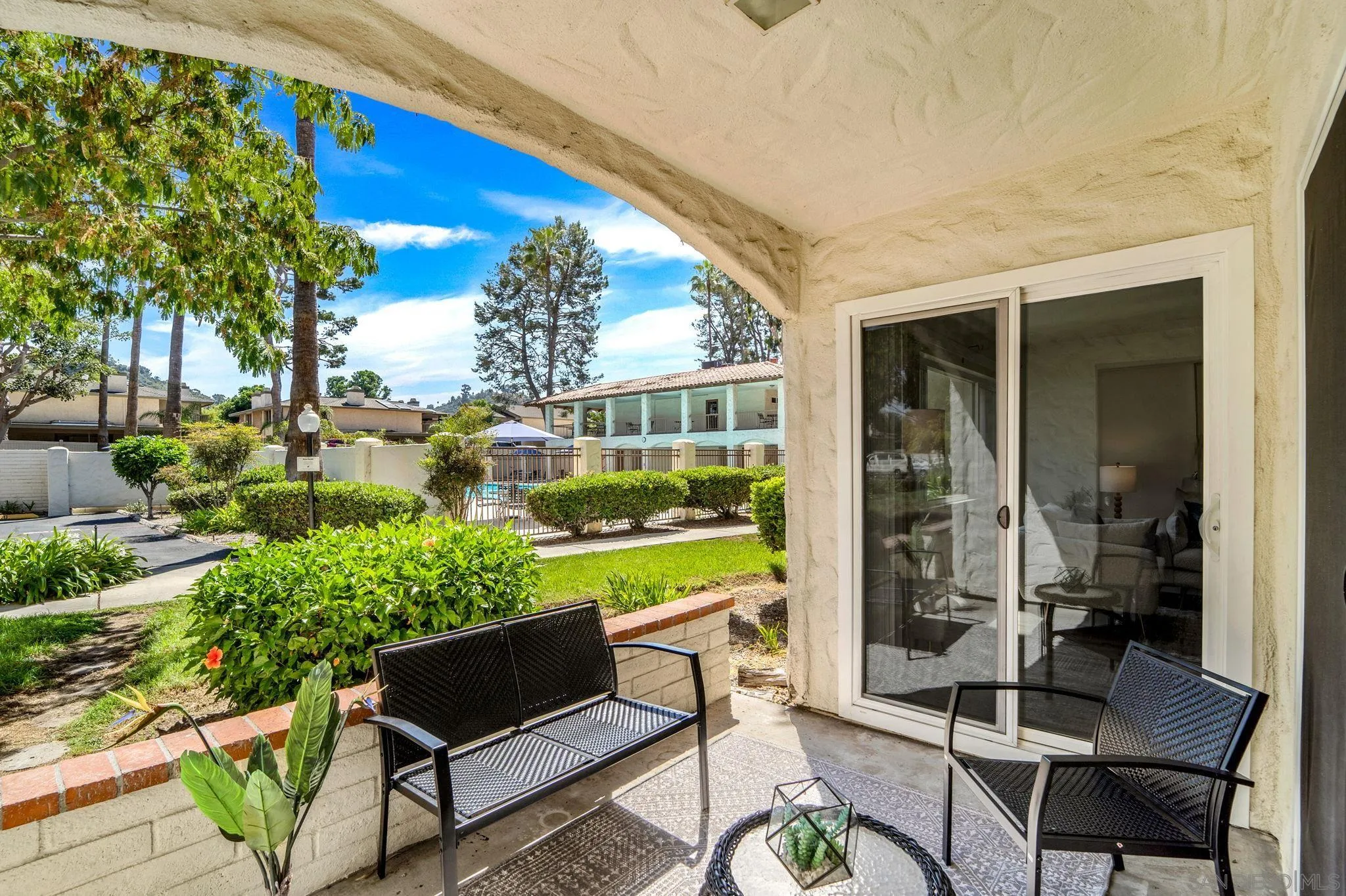 Photo #2: 240021368 Listing 