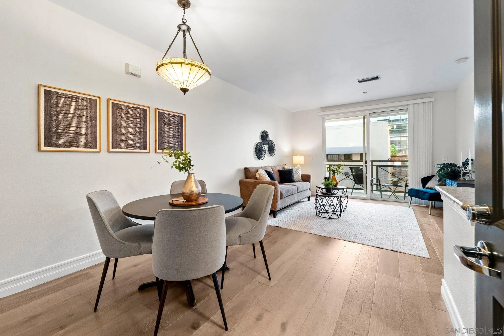 Photo #2: 240021518 Listing 
