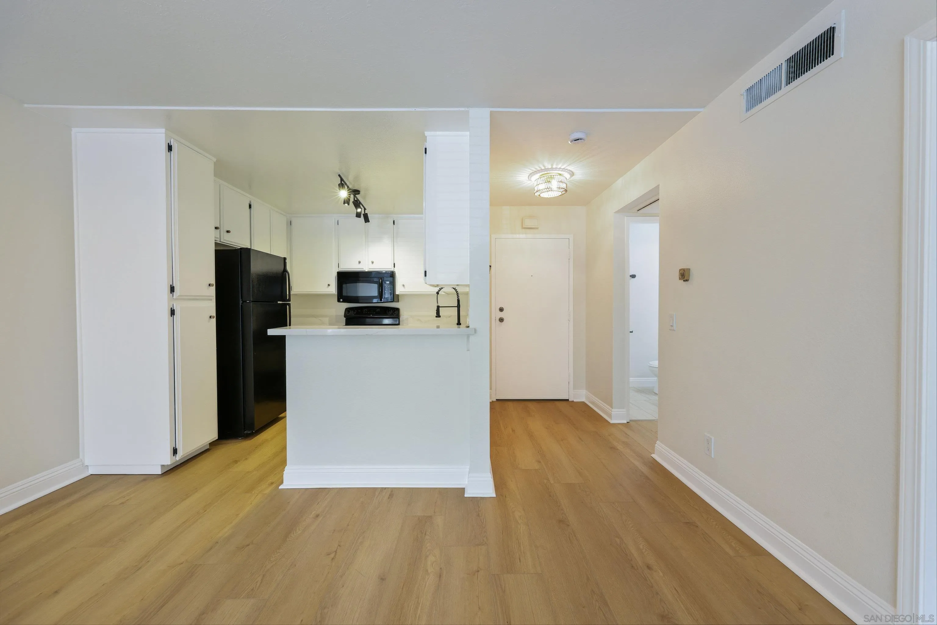 Photo #4: 240021594 Listing 