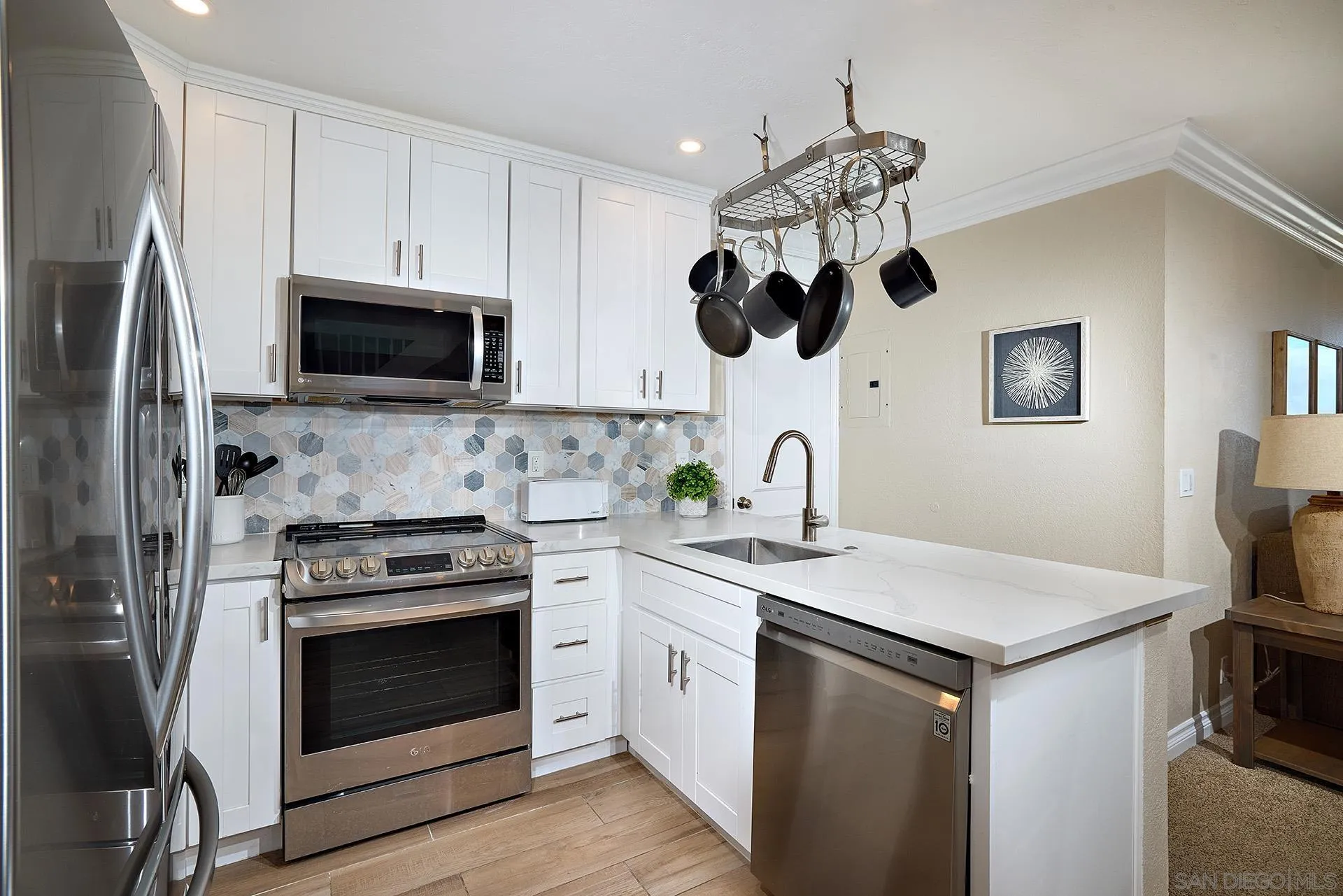 Photo #5: 240021663 Listing 
