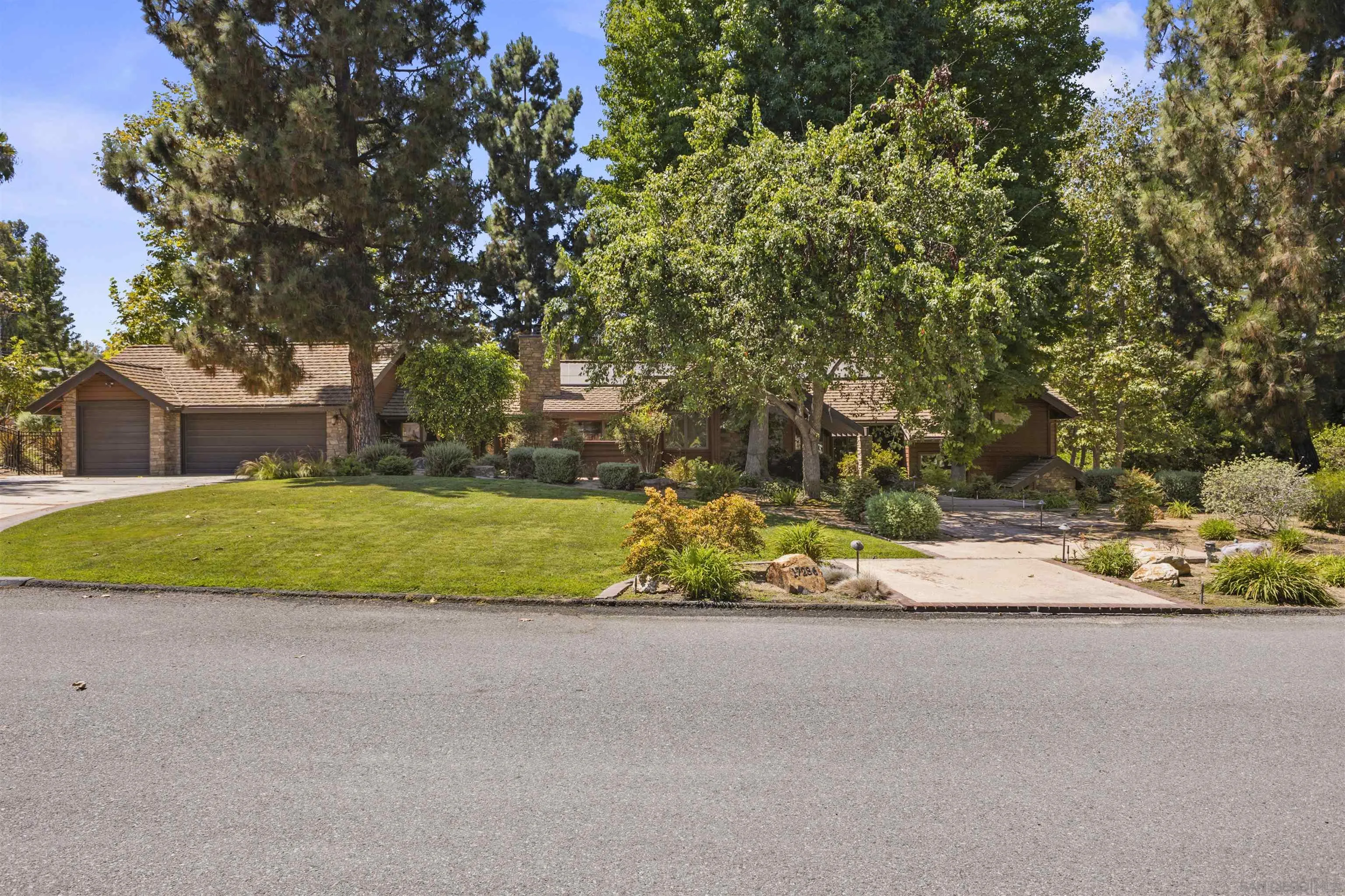 https://cdn.realtyfeed.com/cdn/0/240021705/02d4312932da9950633daf34002135d5.webp