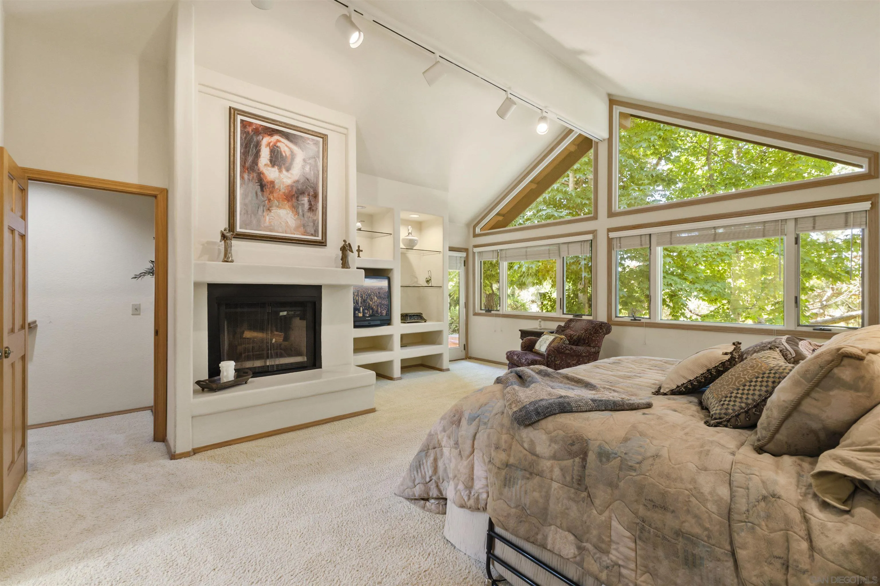 https://cdn.realtyfeed.com/cdn/0/240021705/3bf8ca7a795ab9568c1d686be11bdbe4.webp