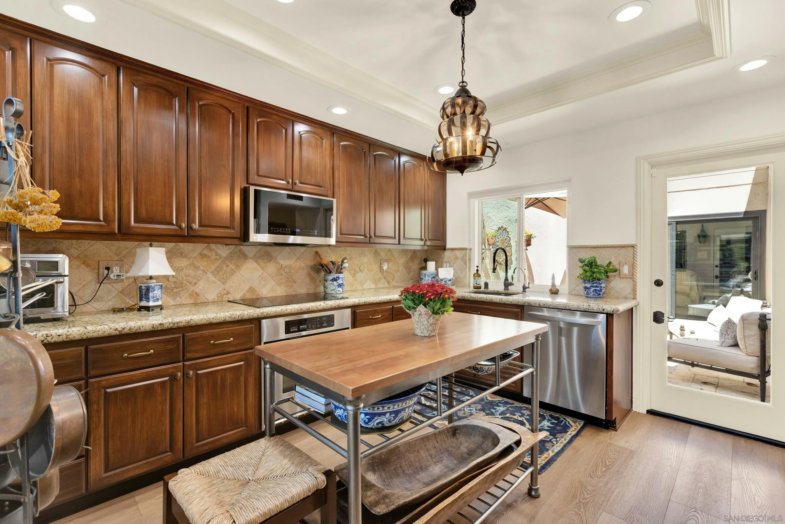 Photo #6: 240021739 Listing 