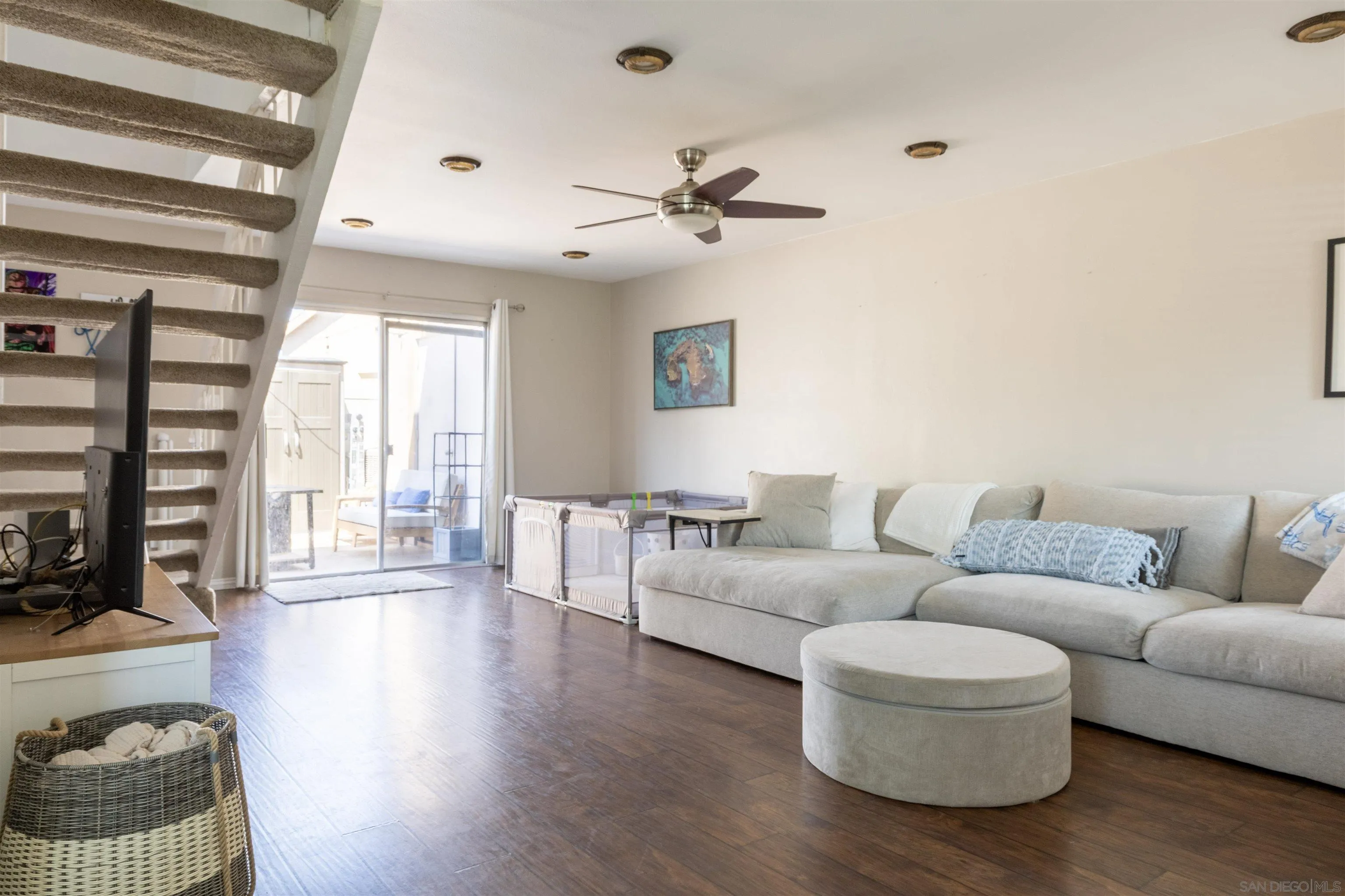 Photo #3: 240021817 Listing 