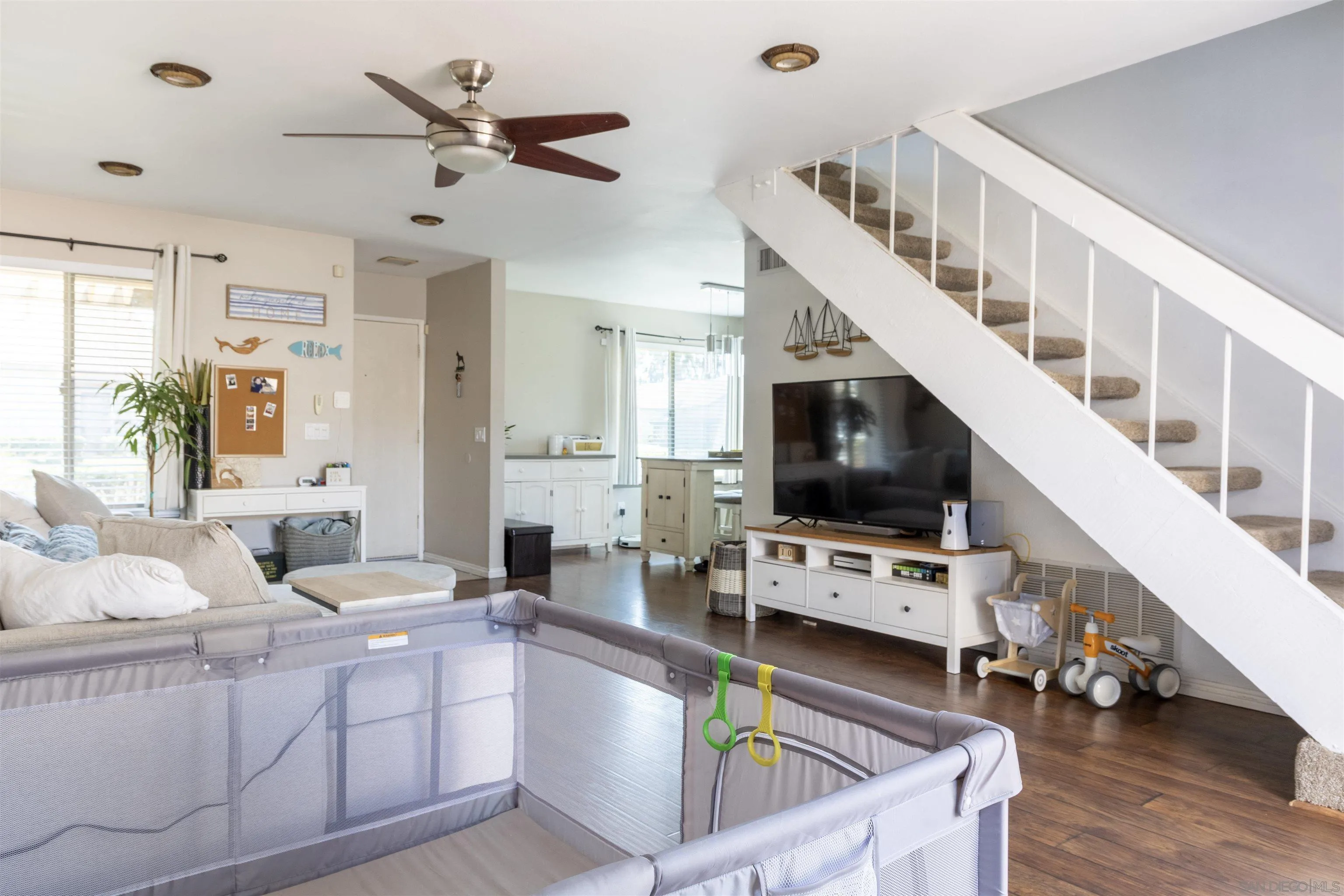 Photo #2: 240021817 Listing 