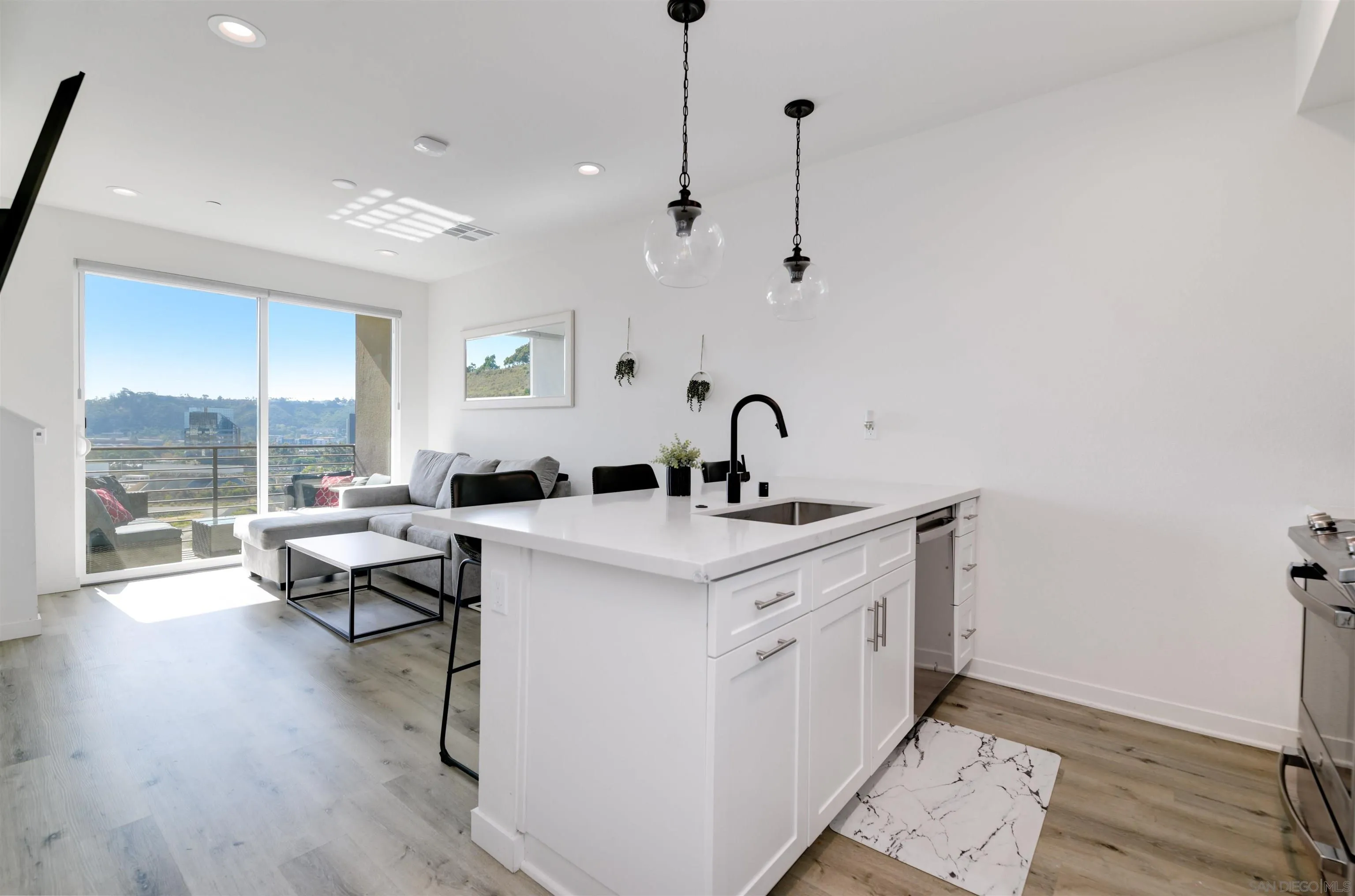 Photo #2: 240021867 Listing 