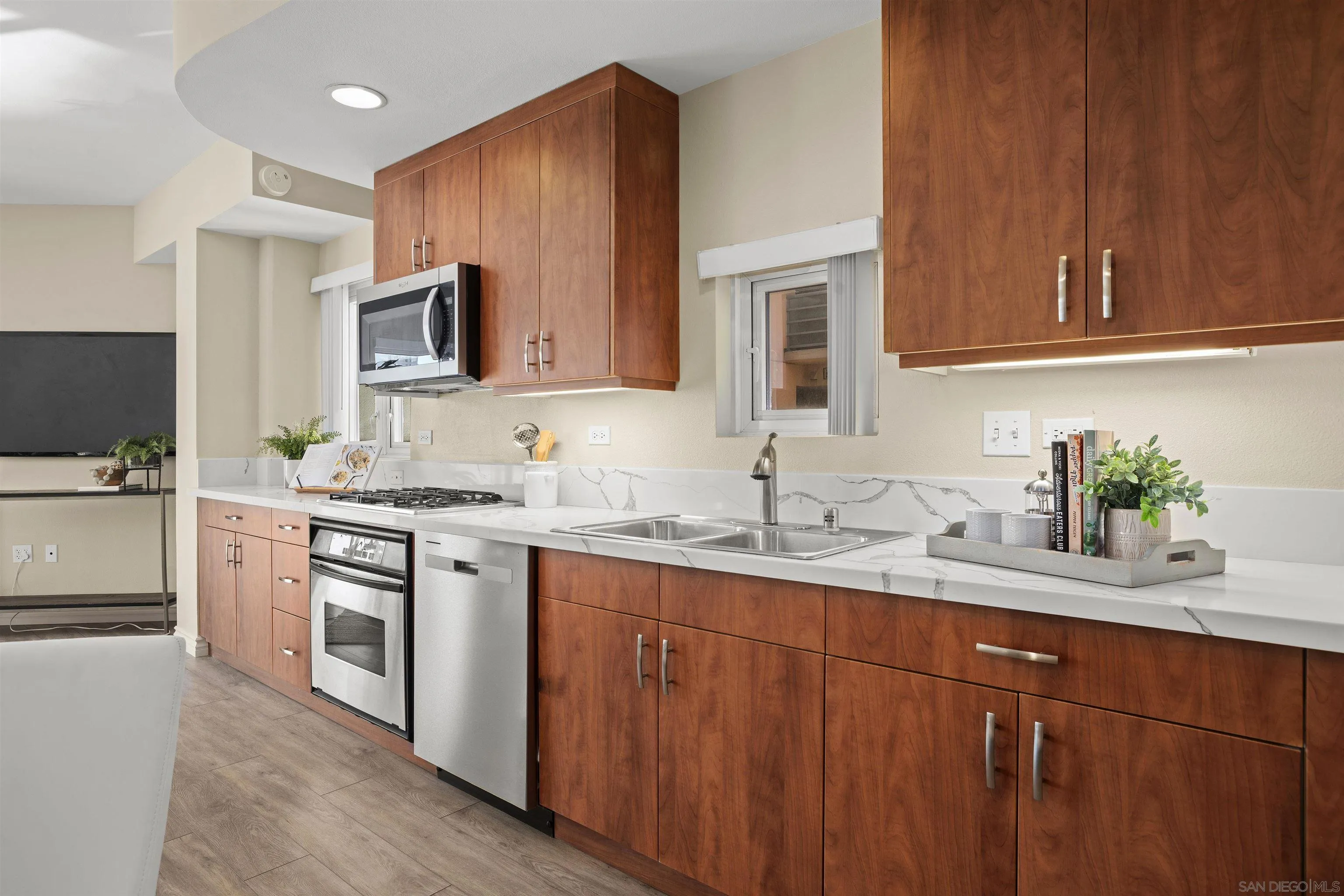 Photo #3: 240021880 Listing 
