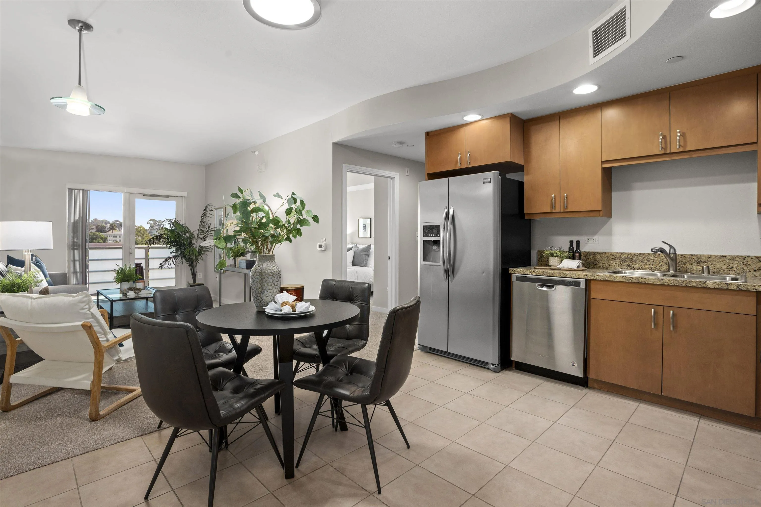 Photo #2: 240021885 Listing 