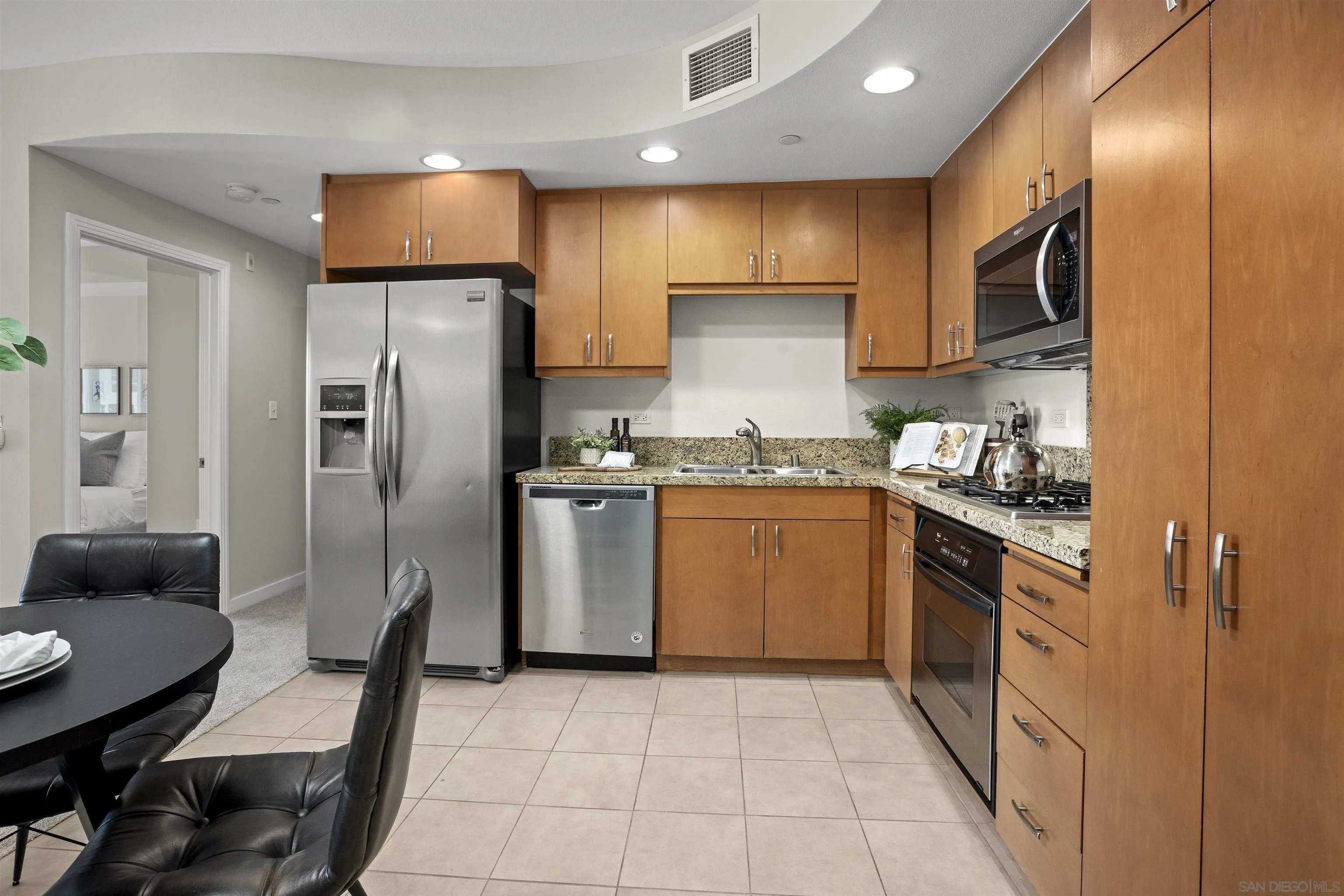 Photo #3: 240021885 Listing 