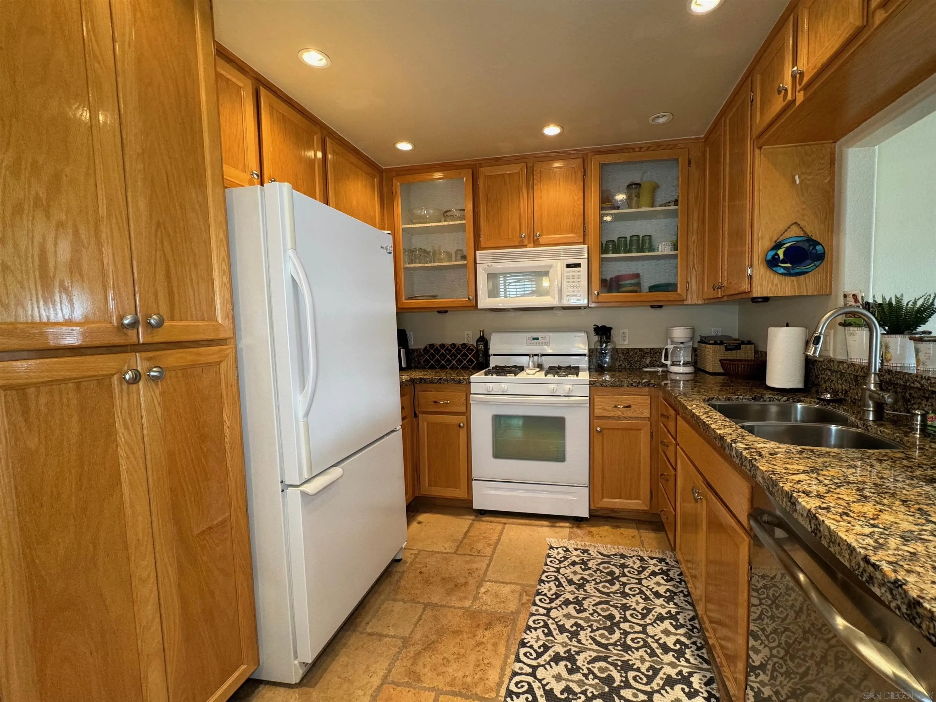 Photo #6: 240022016 Listing 
