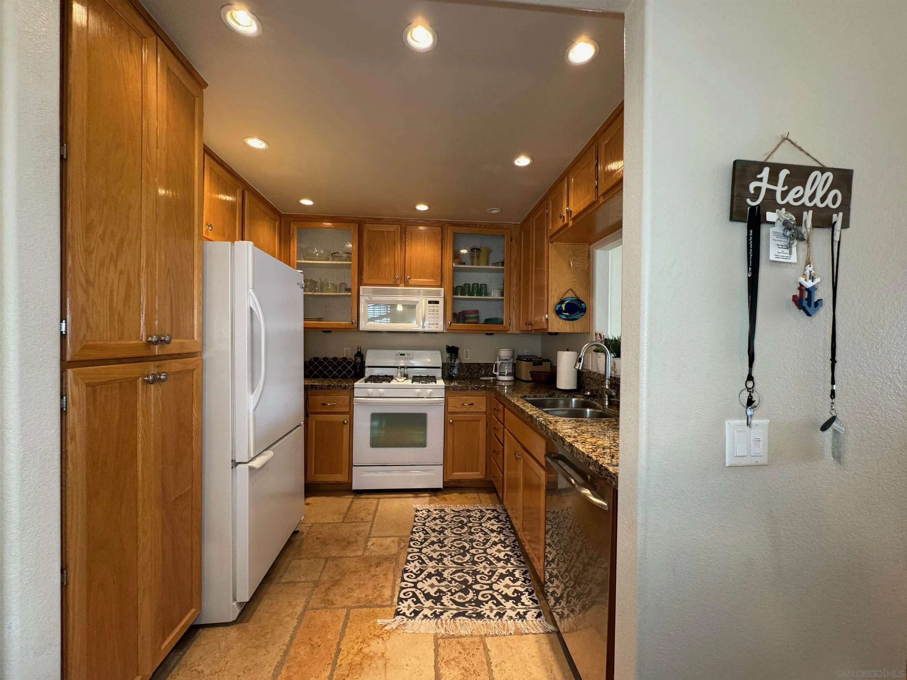 Photo #5: 240022016 Listing 