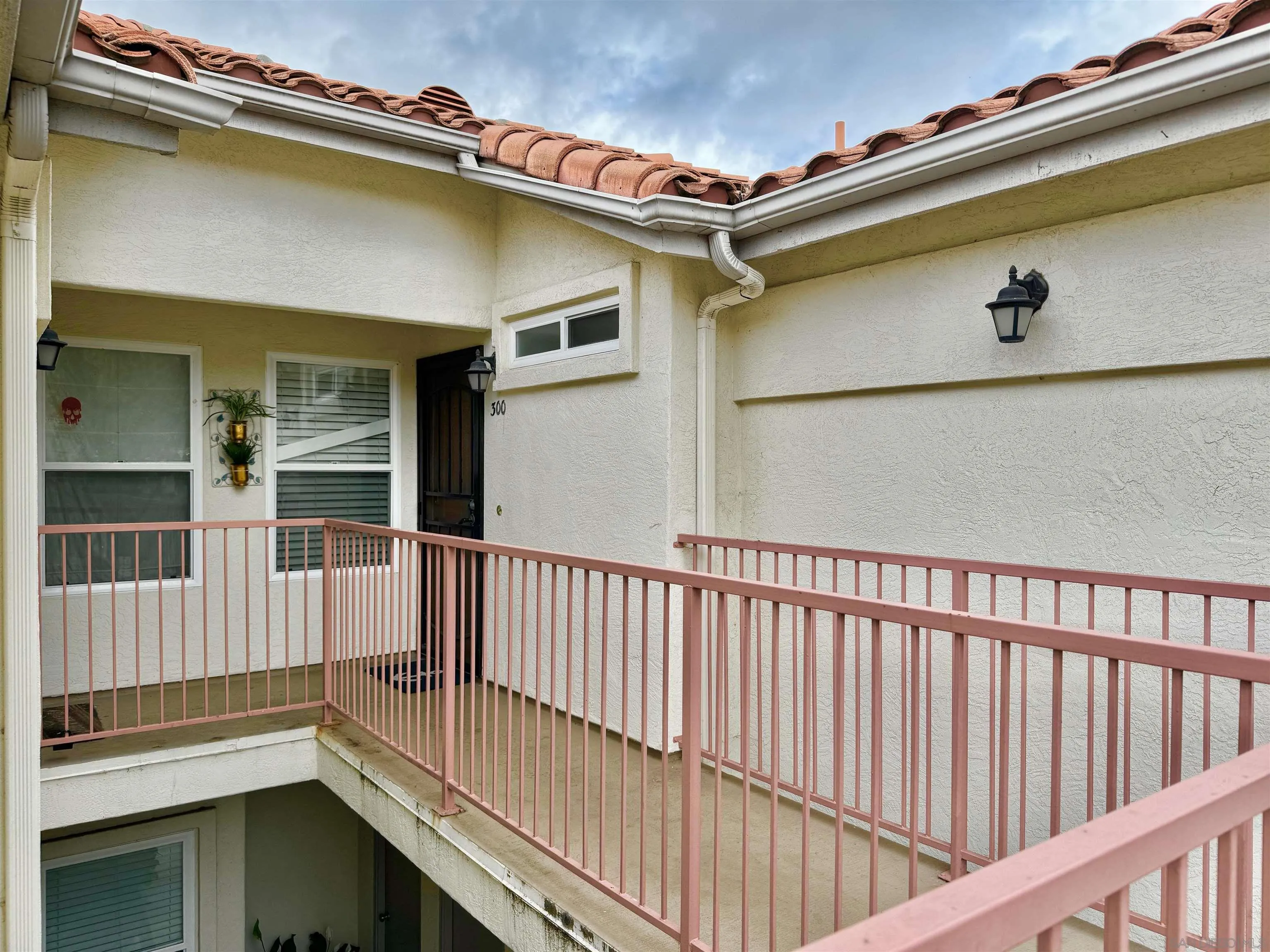 Photo #2: 240022016 Listing 