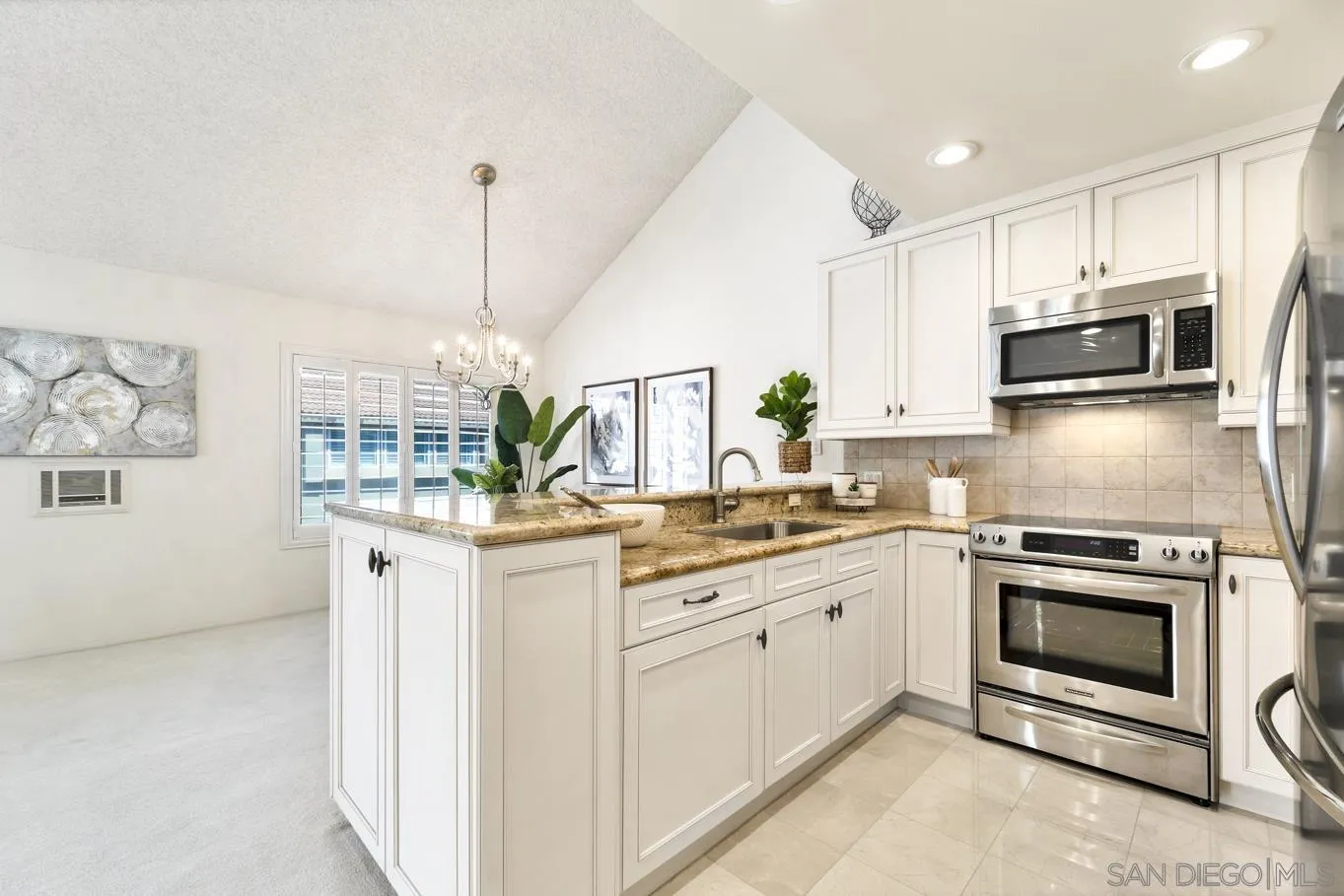 Photo #3: 240022129 Listing 