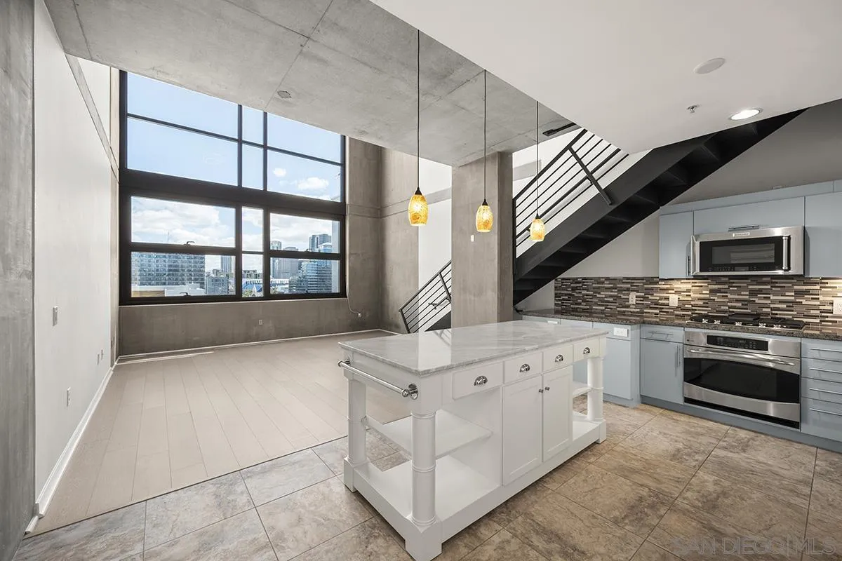 Photo #2: 240022257 Listing 