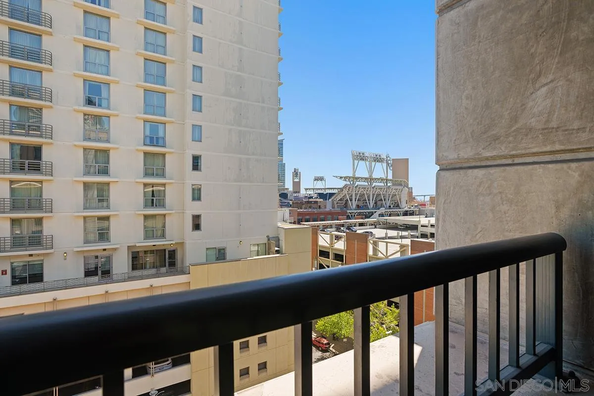 Photo #3: 240022260 Listing 