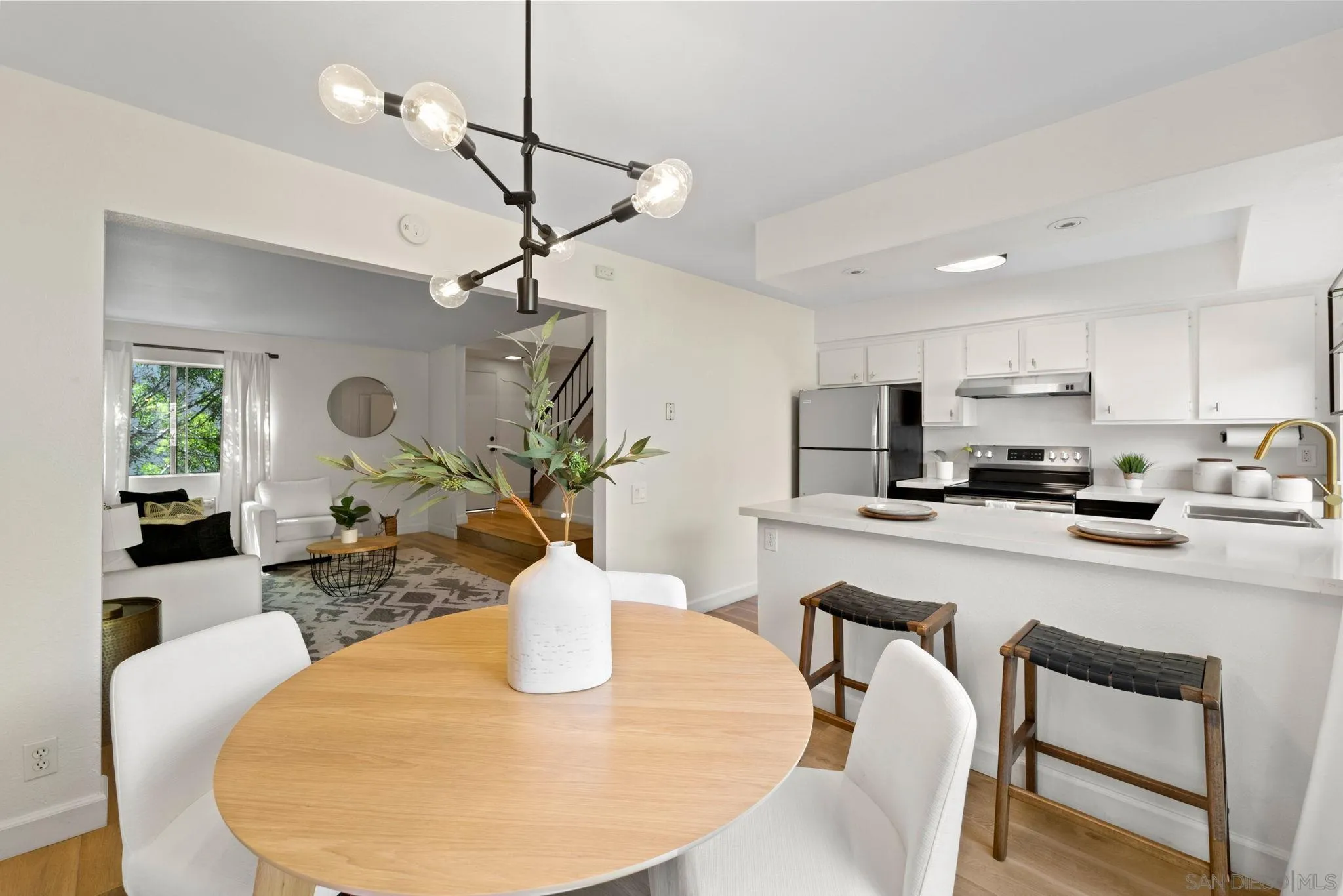 Photo #2: 240022445 Listing 