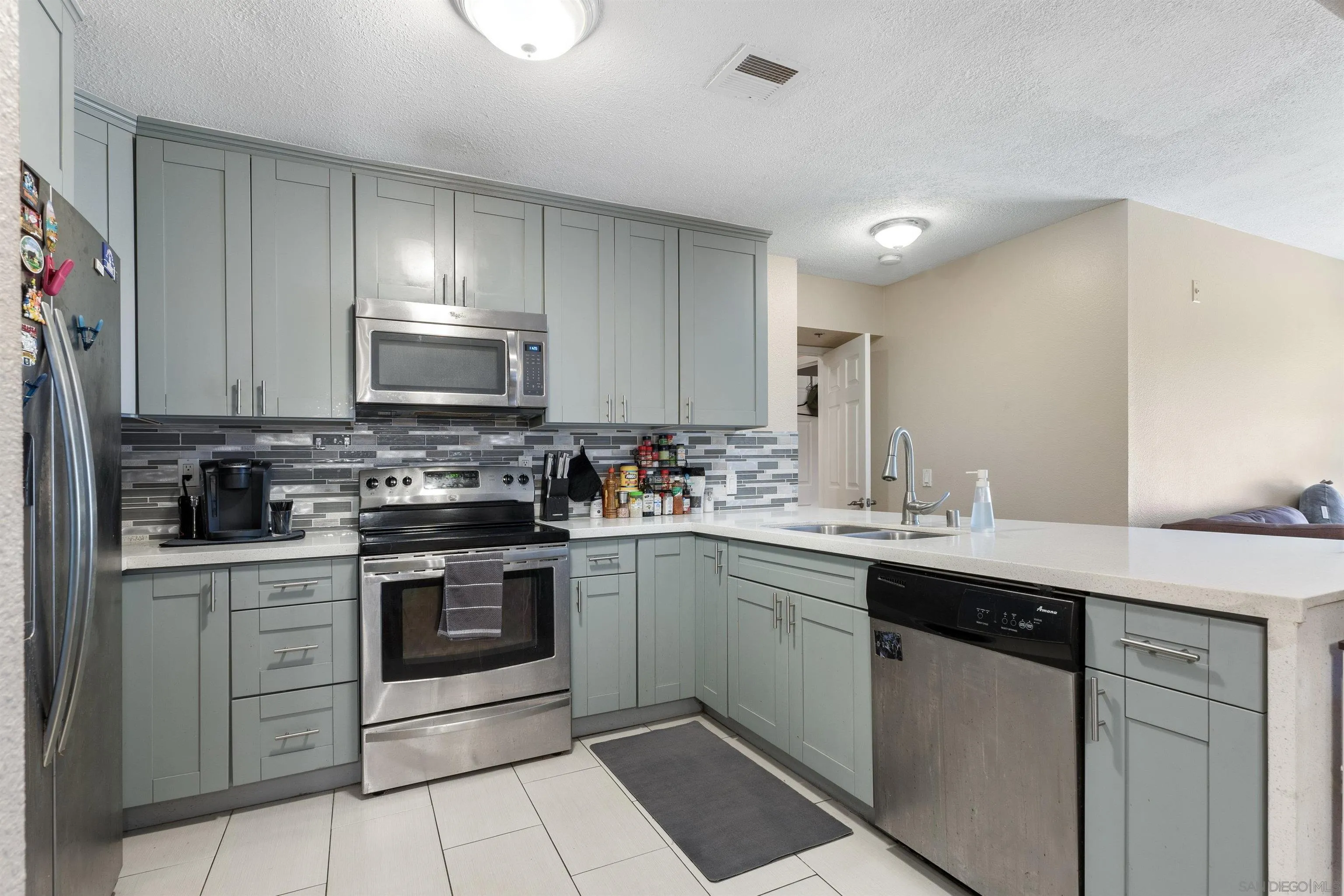 Photo #2: 240022458 Listing 