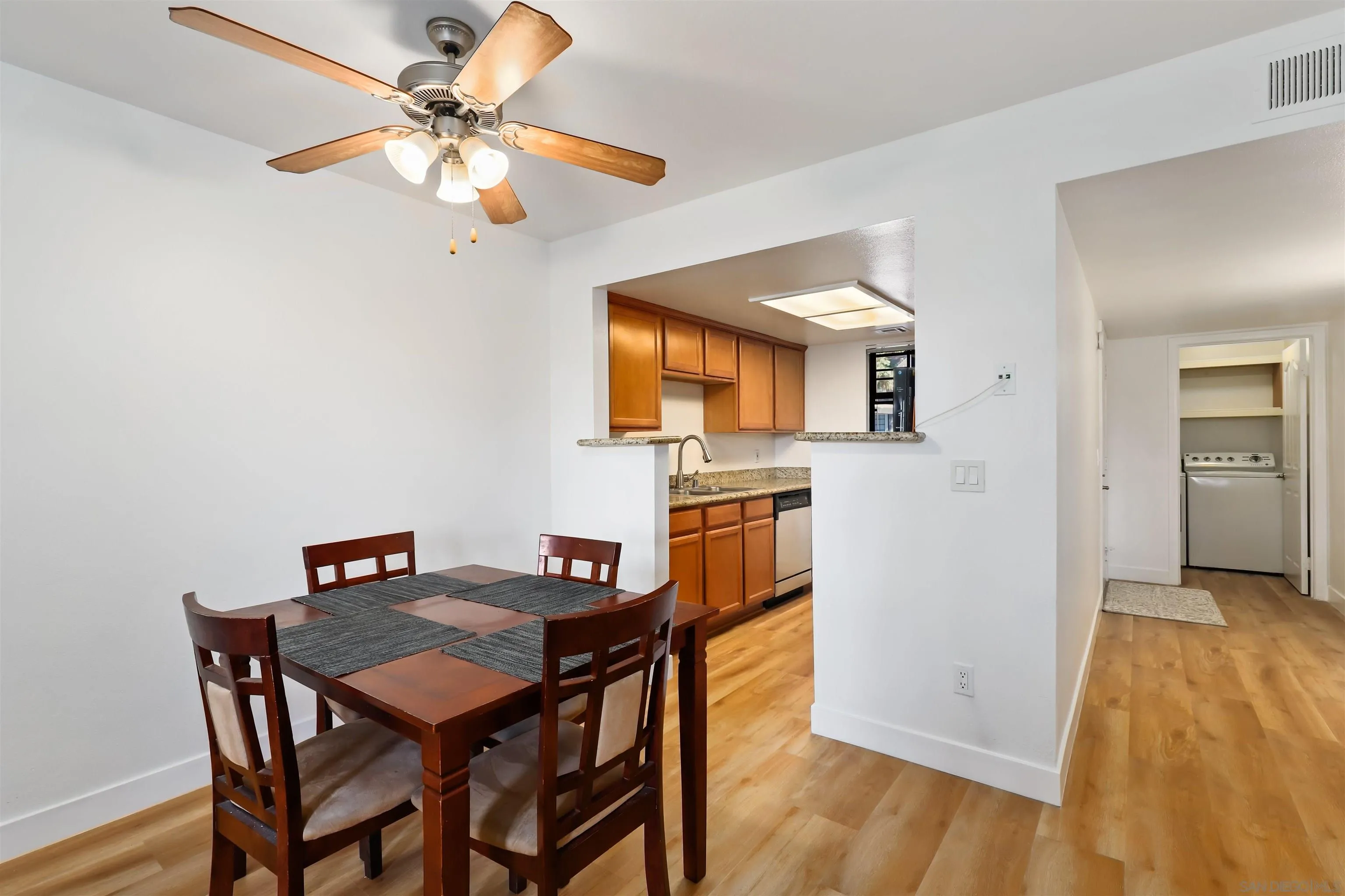 Photo #5: 240022461 Listing 