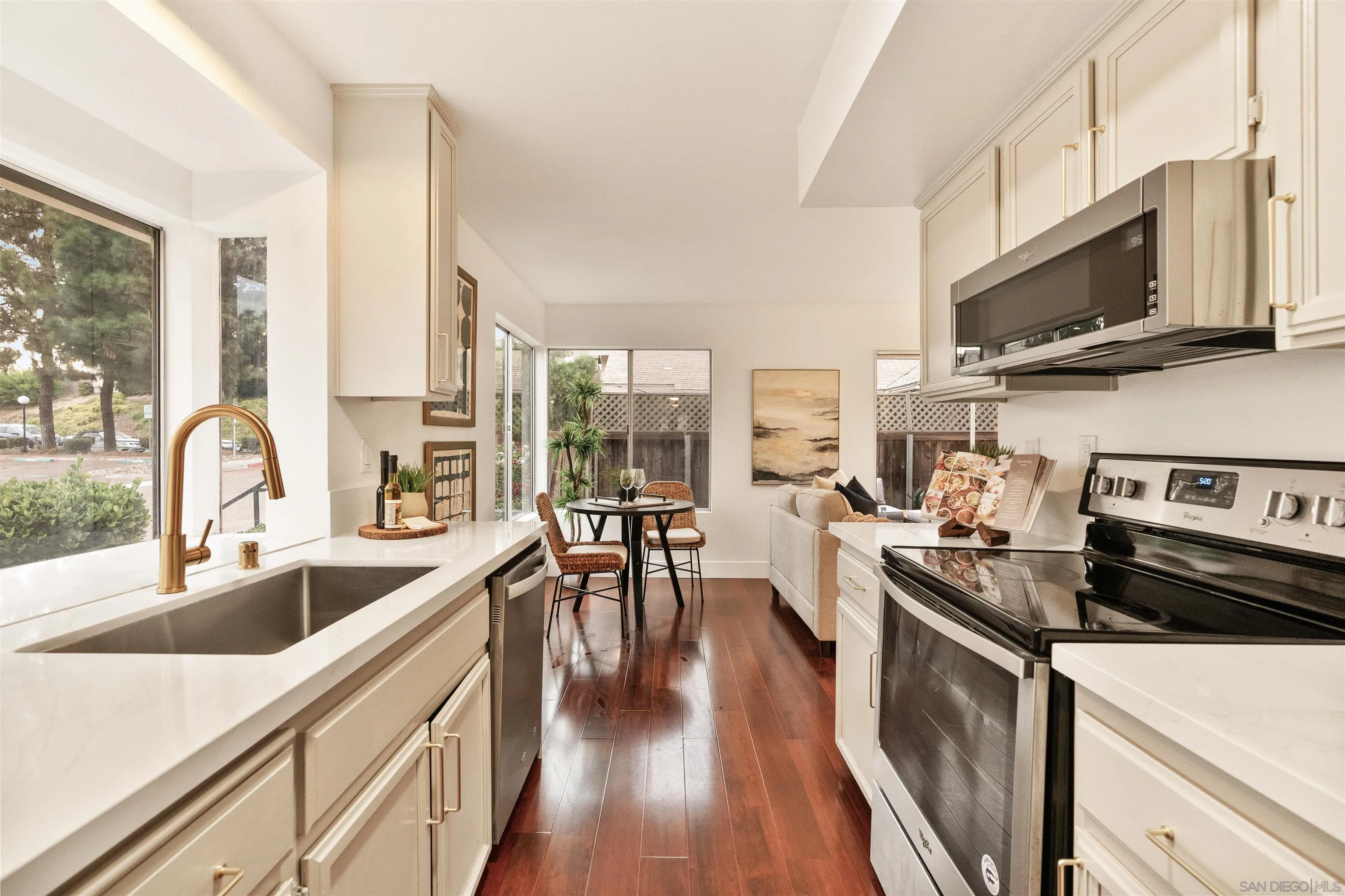 Photo #5: 240022470 Listing 