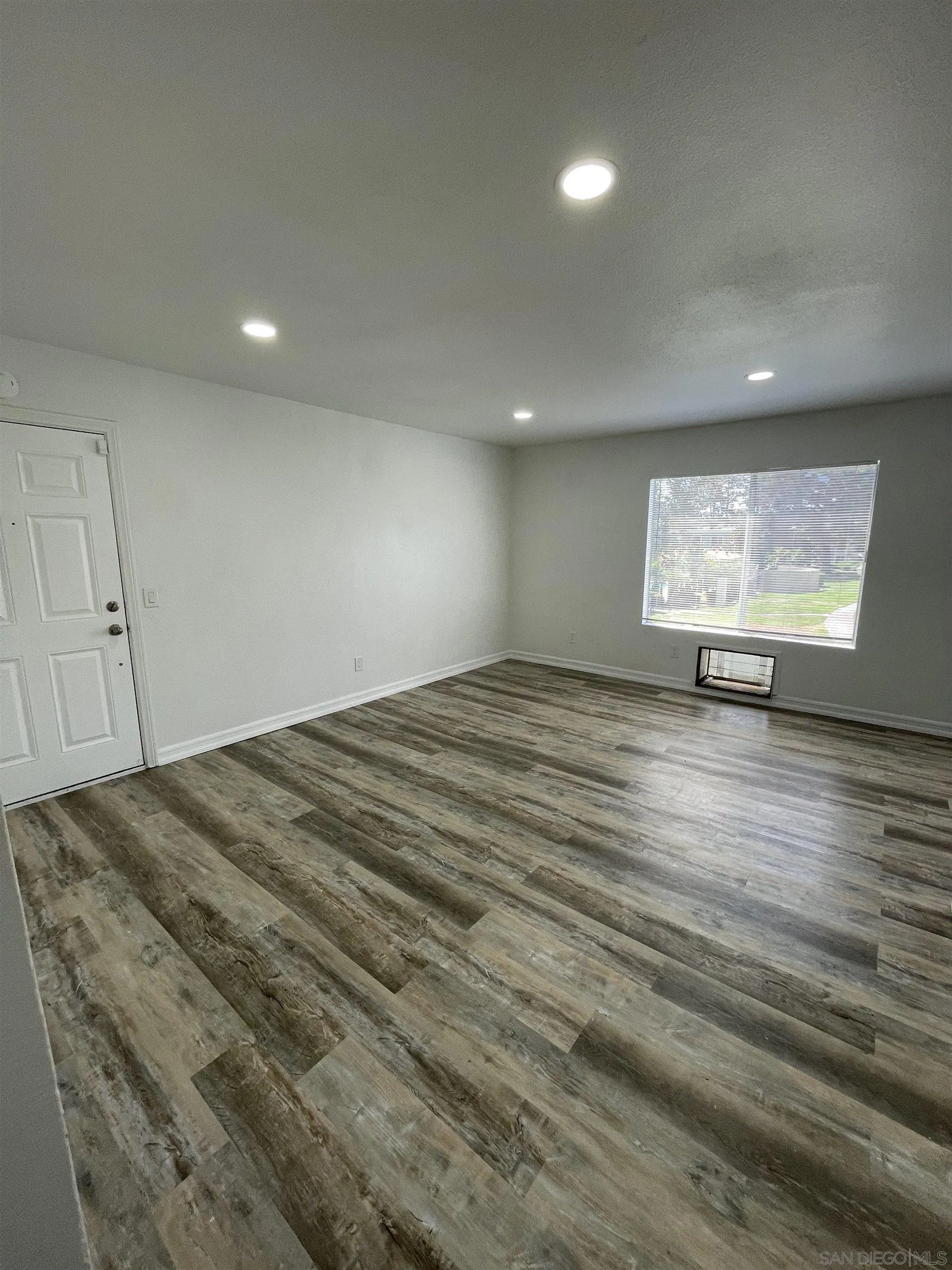 Photo #4: 240022502 Listing 