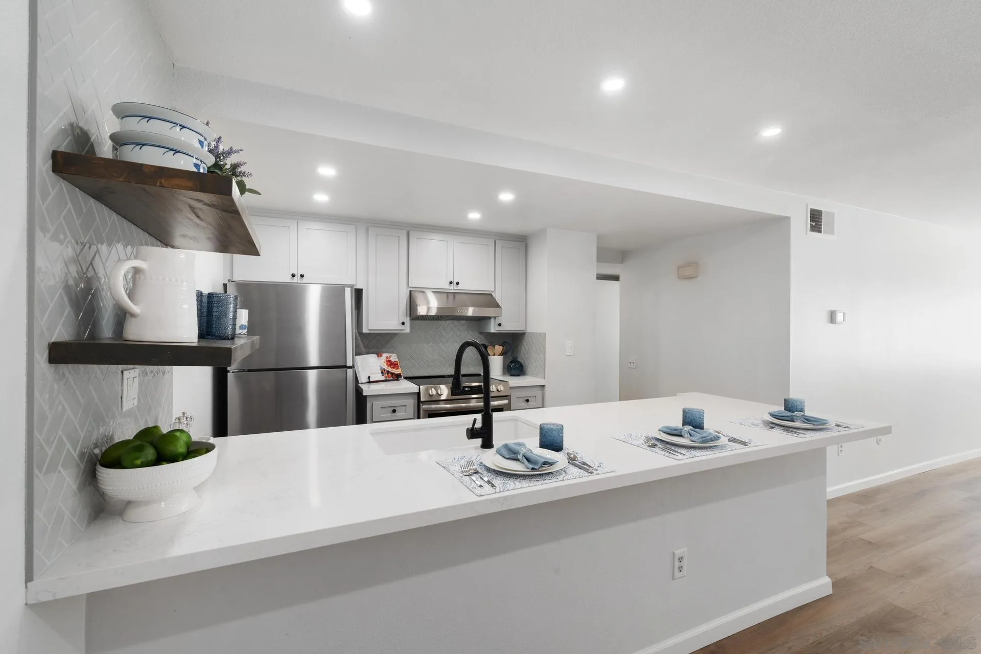 Photo #3: 240022589 Listing 