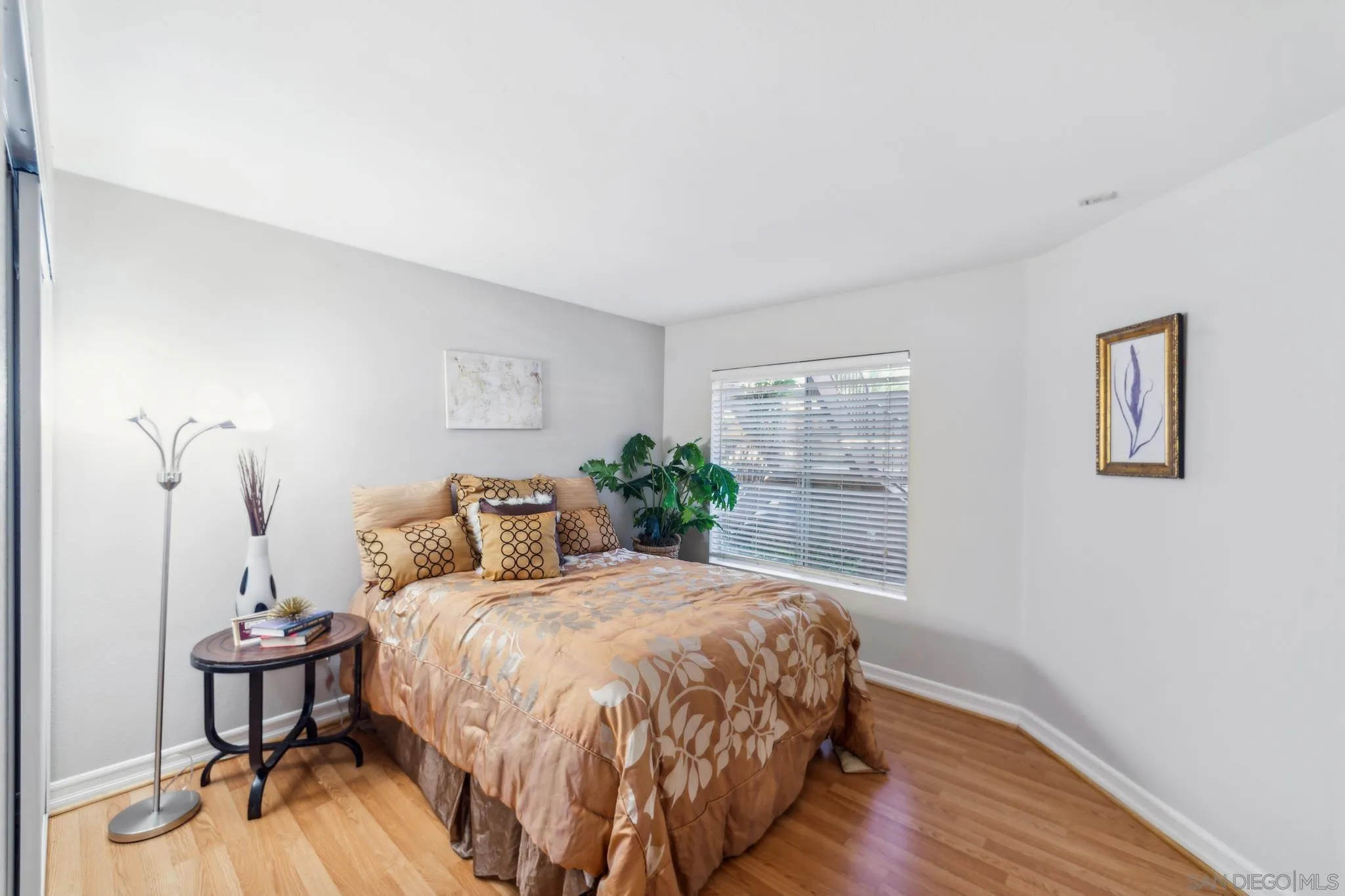 Photo #6: 240022653 Listing 