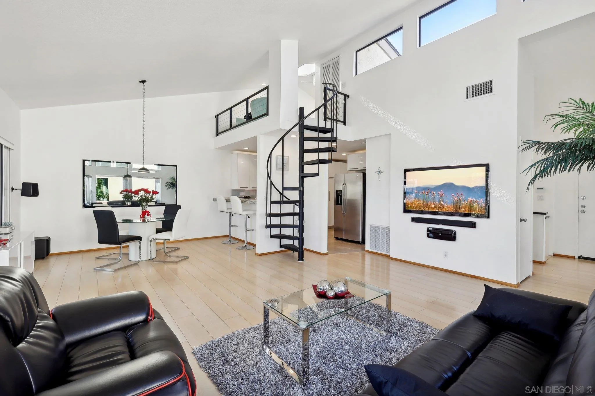 Photo #6: 240022729 Listing 