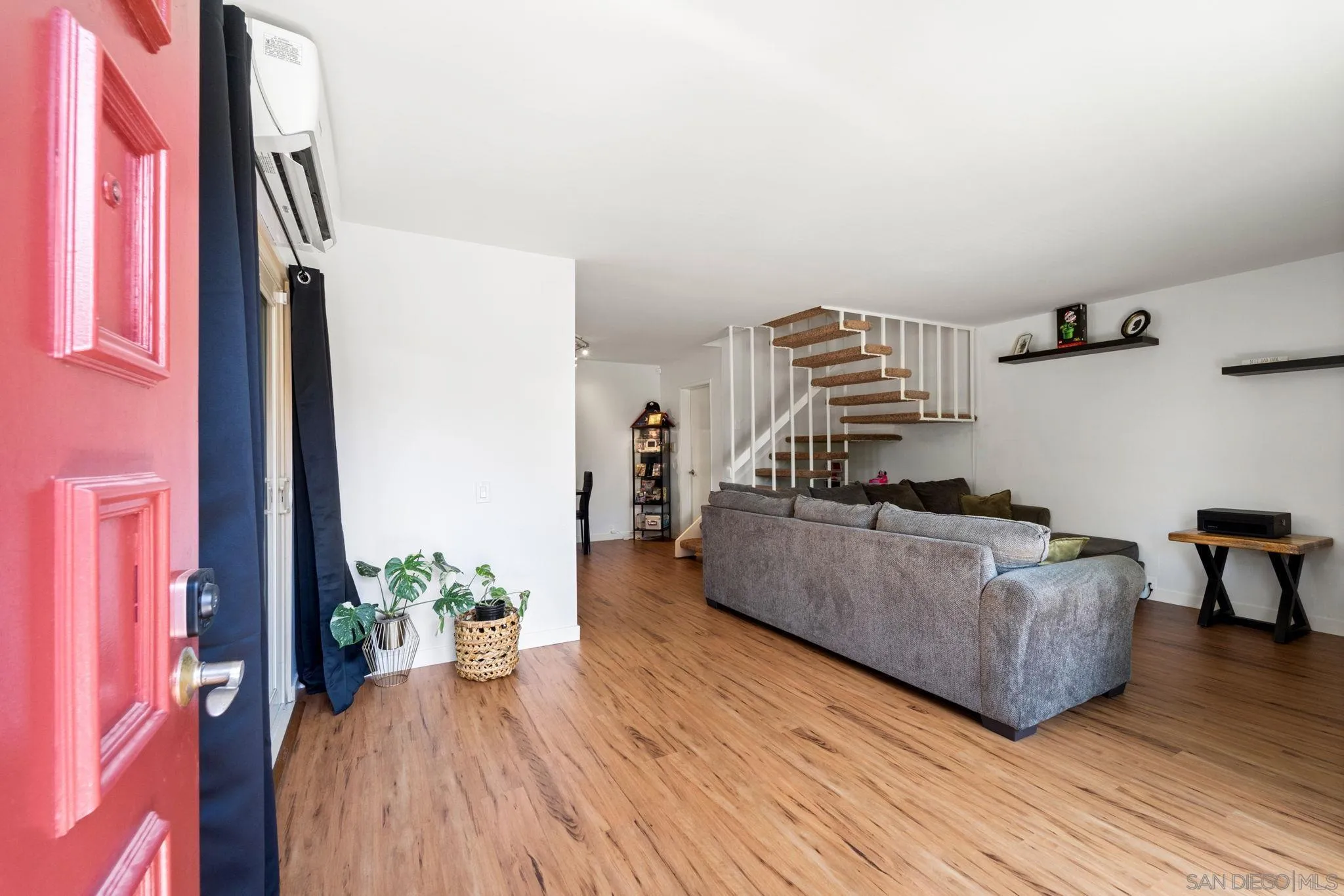 Photo #3: 240022805 Listing 