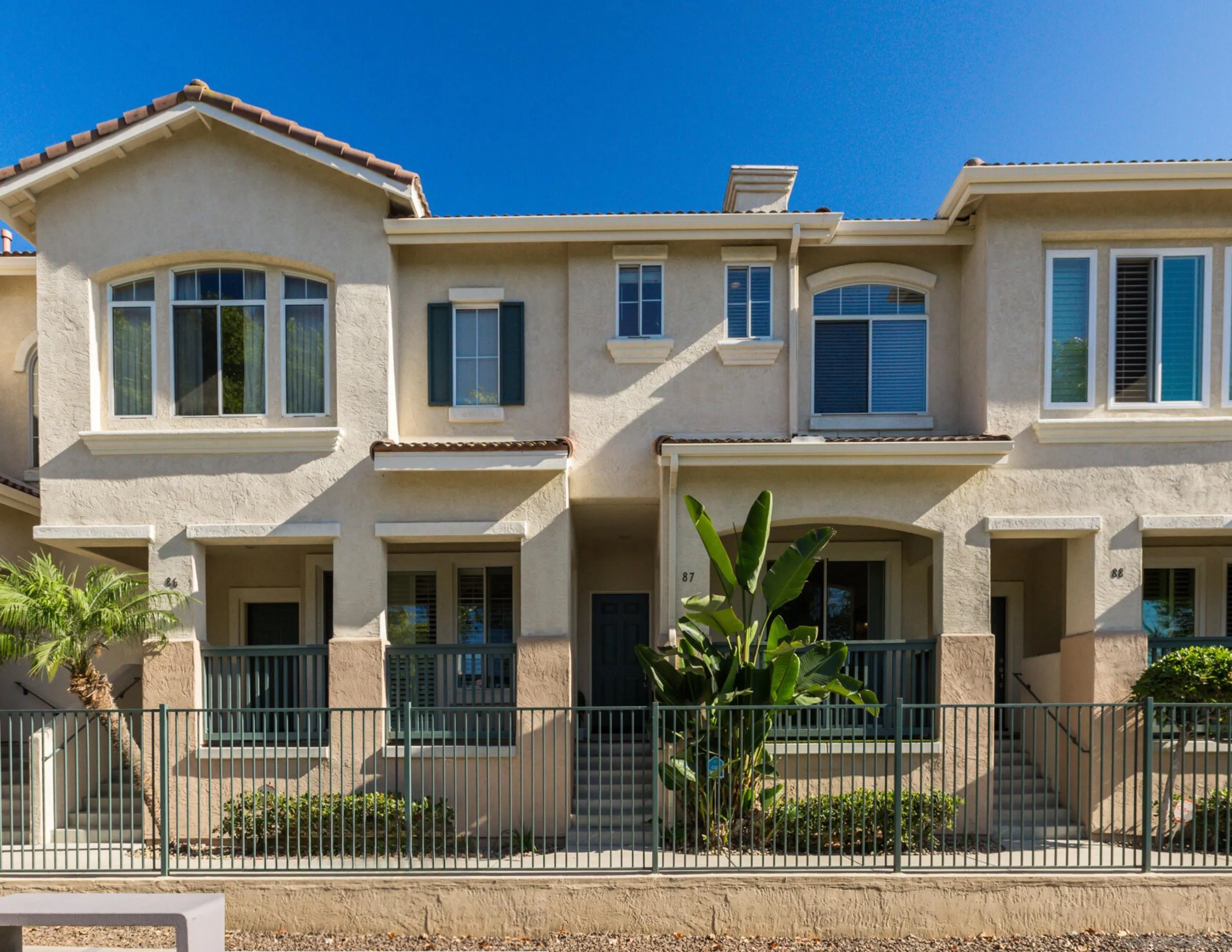 More Details about MLS # 240022807 : 966 CAMINO DE LA REINA UNIT 87