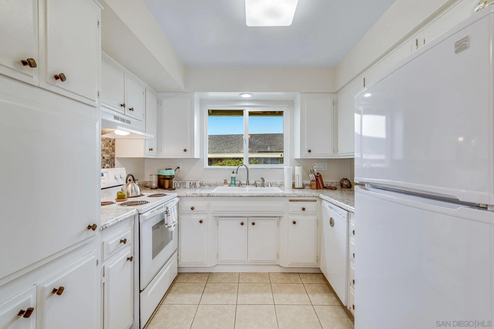 Photo #4: 240022814 Listing 
