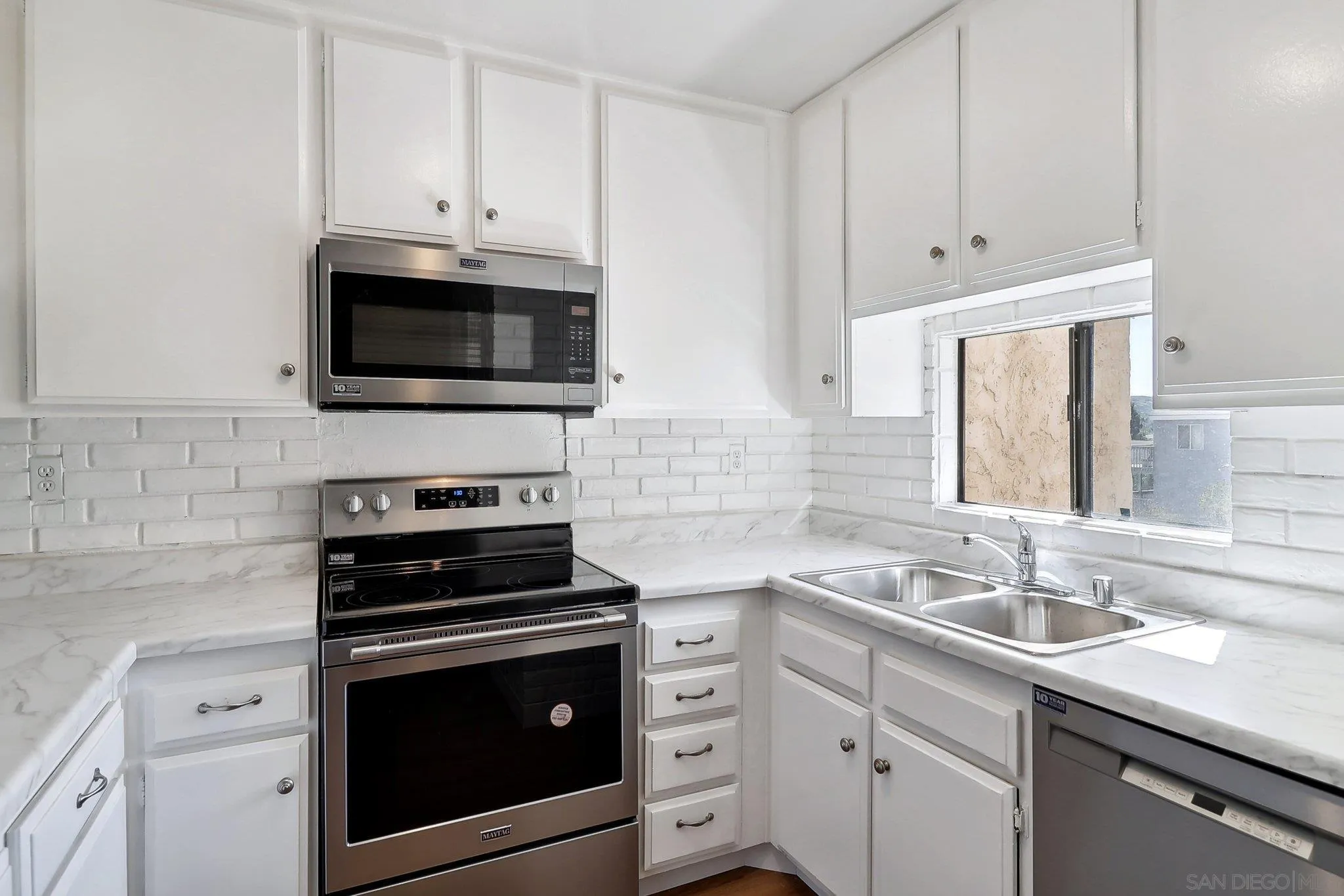 Photo #4: 240022921 Listing 