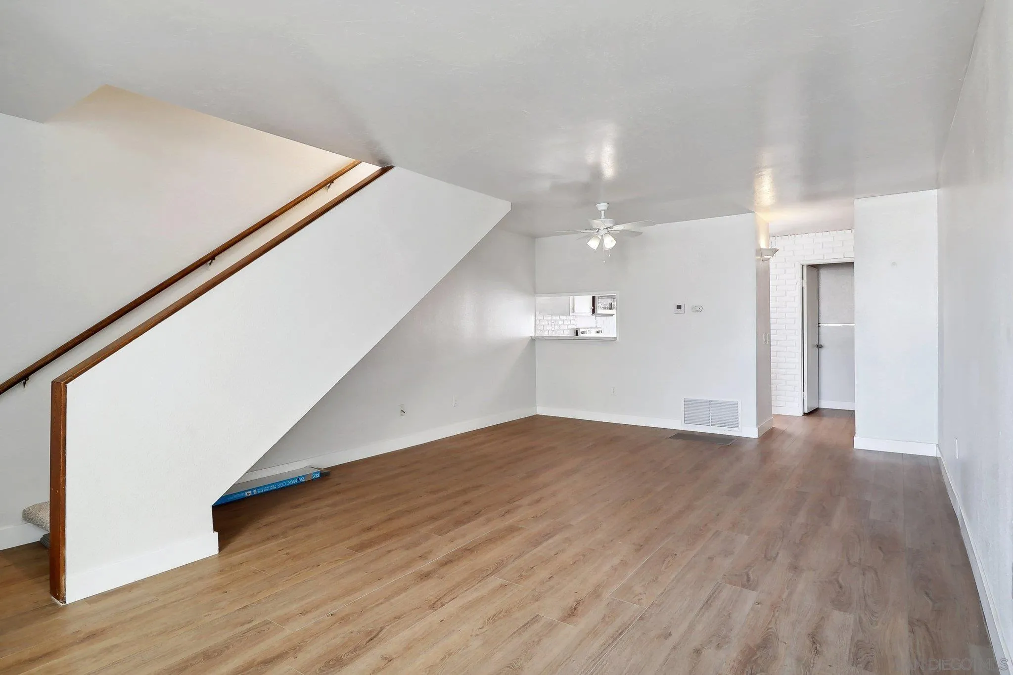Photo #2: 240022921 Listing 